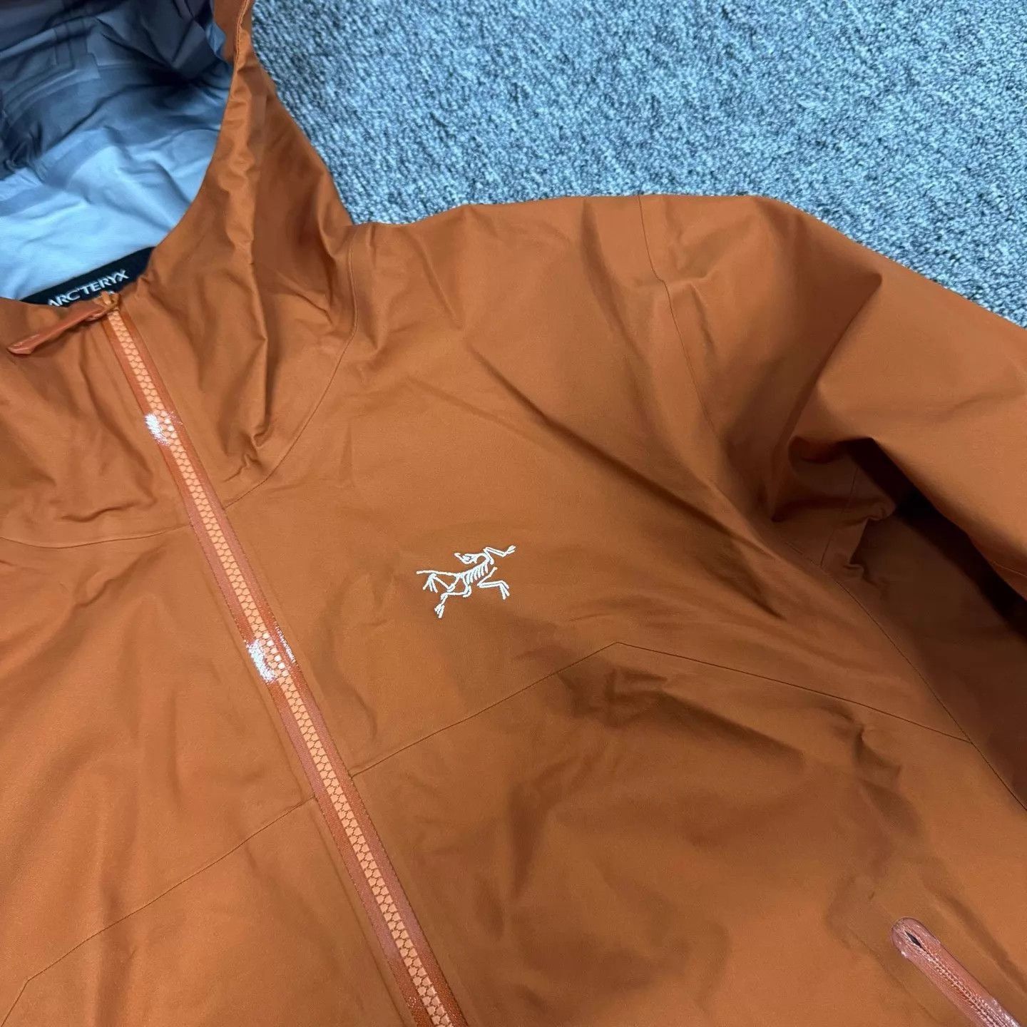 Arc'teryx Orange Hooded Rain Jacket Size M Size US M / EU 48-50 / 2 - 5 Thumbnail