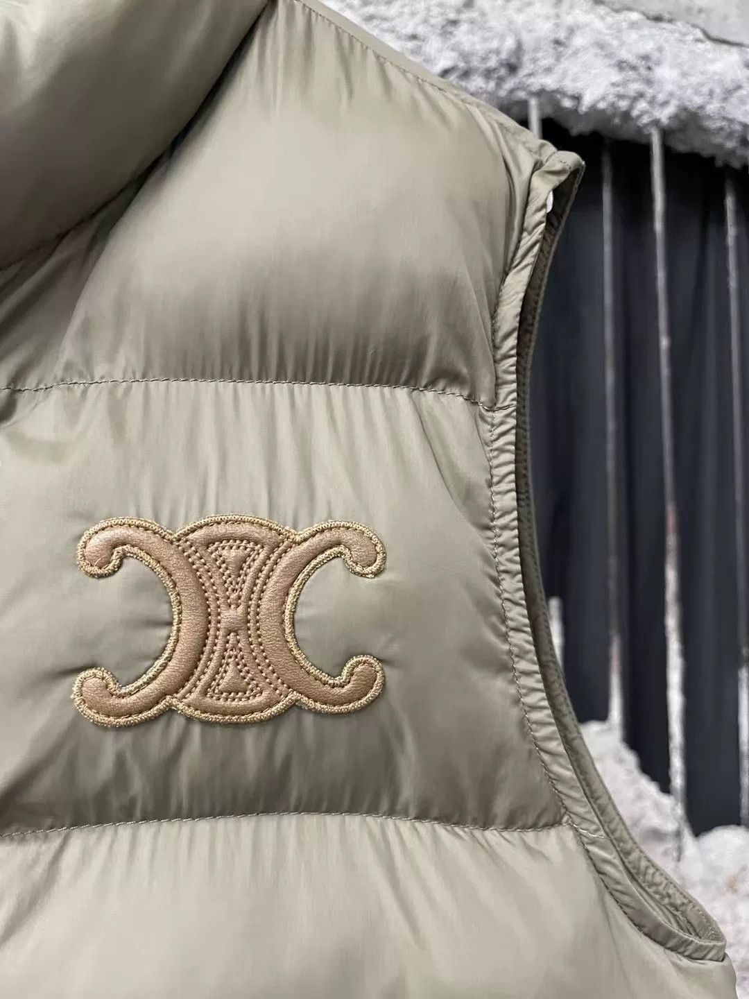Celine Celine Triomphe Logo Down Vest Size US M / EU 48-50 / 2 - 5 Thumbnail