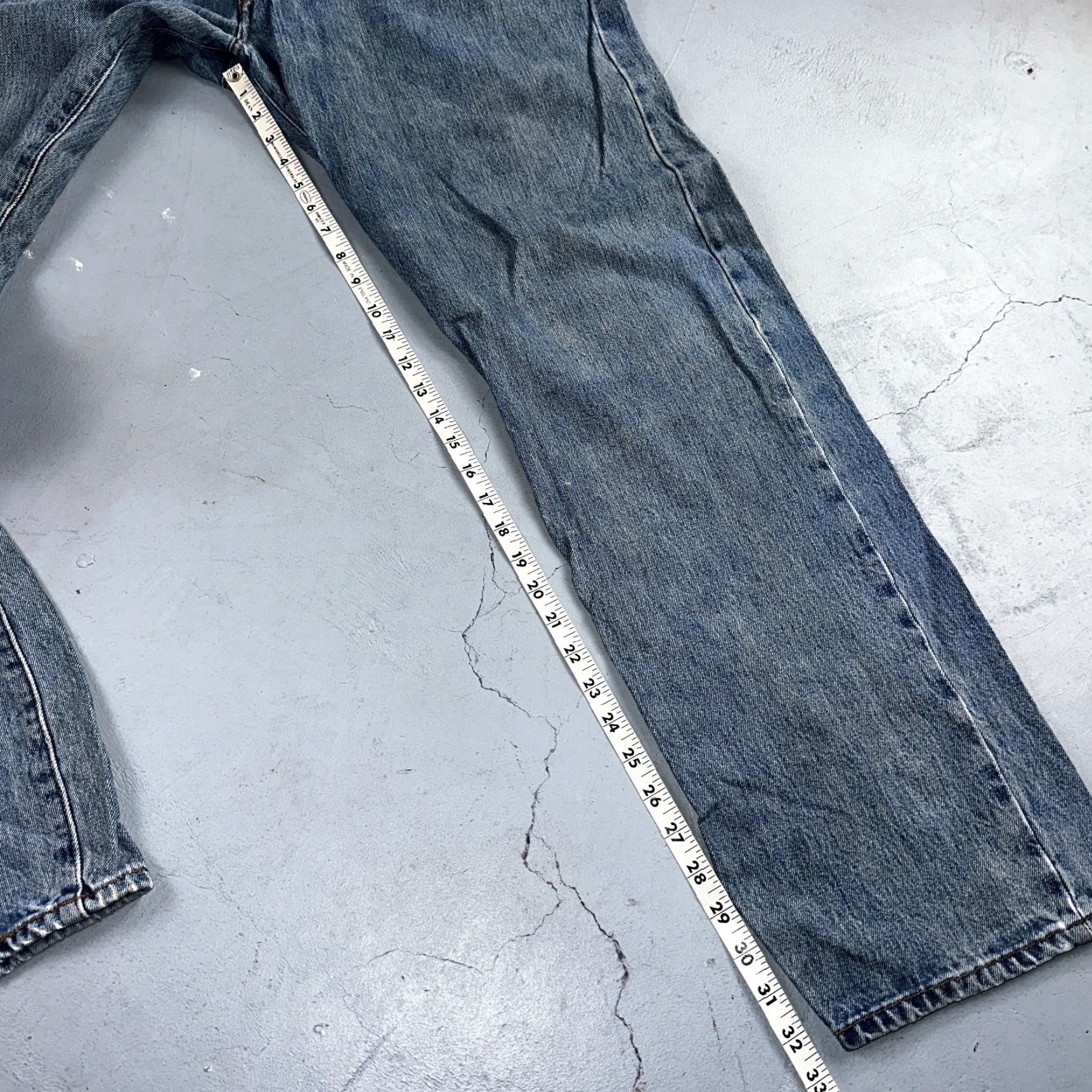 Levi's VINTAGE Levi's 501 Jeans Straight Denim Blue Light Wash 40x34 40x32 Men Regular 90s 5-Pocket Design Jeans Jeans Size US 40 / EU 56 - 5 Thumbnail