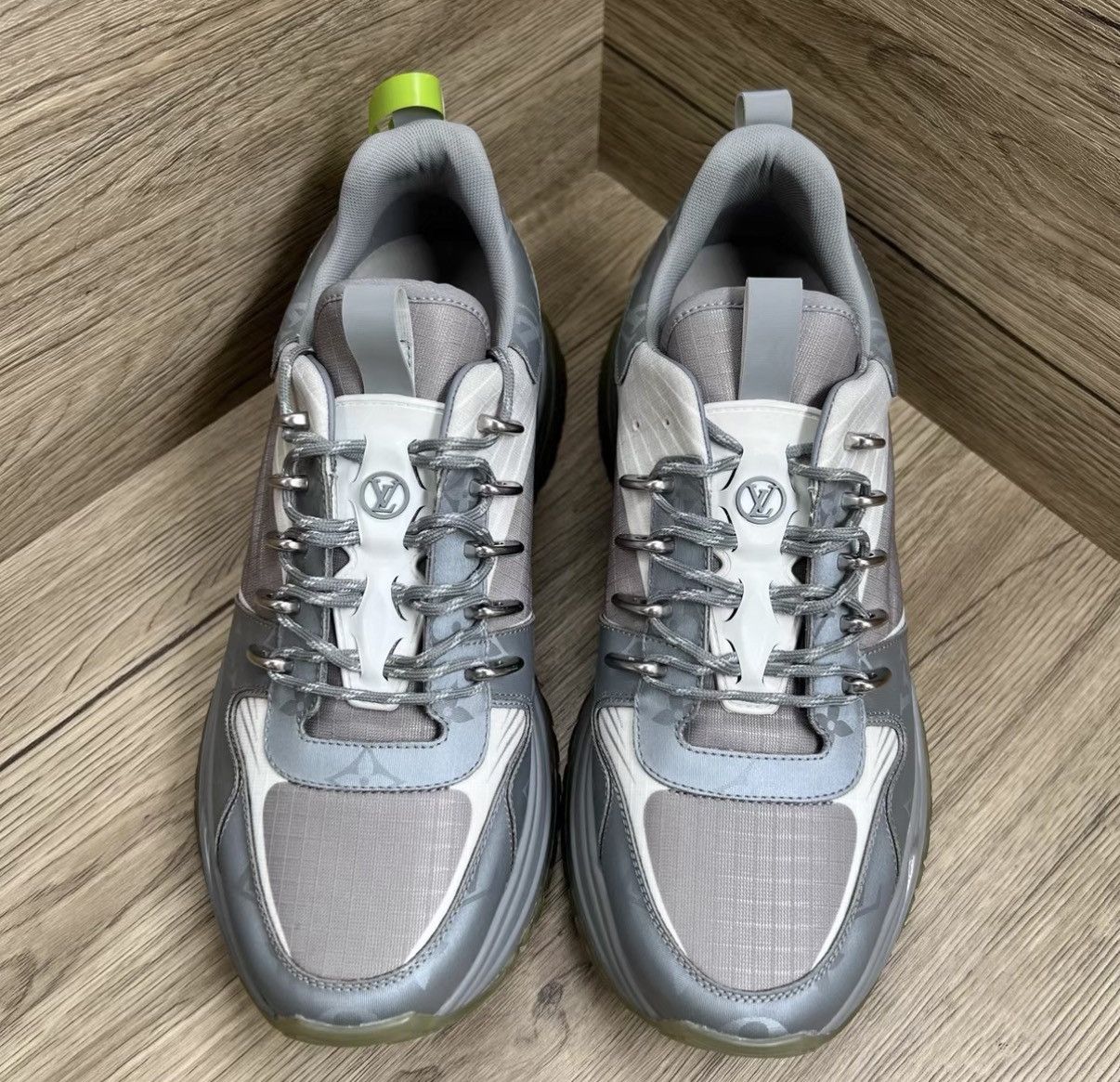 Louis Vuitton Louis Vuitton Run Away Grey Monogram Sneakers J41 Size US 8 / EU 41 - 2 Thumbnail