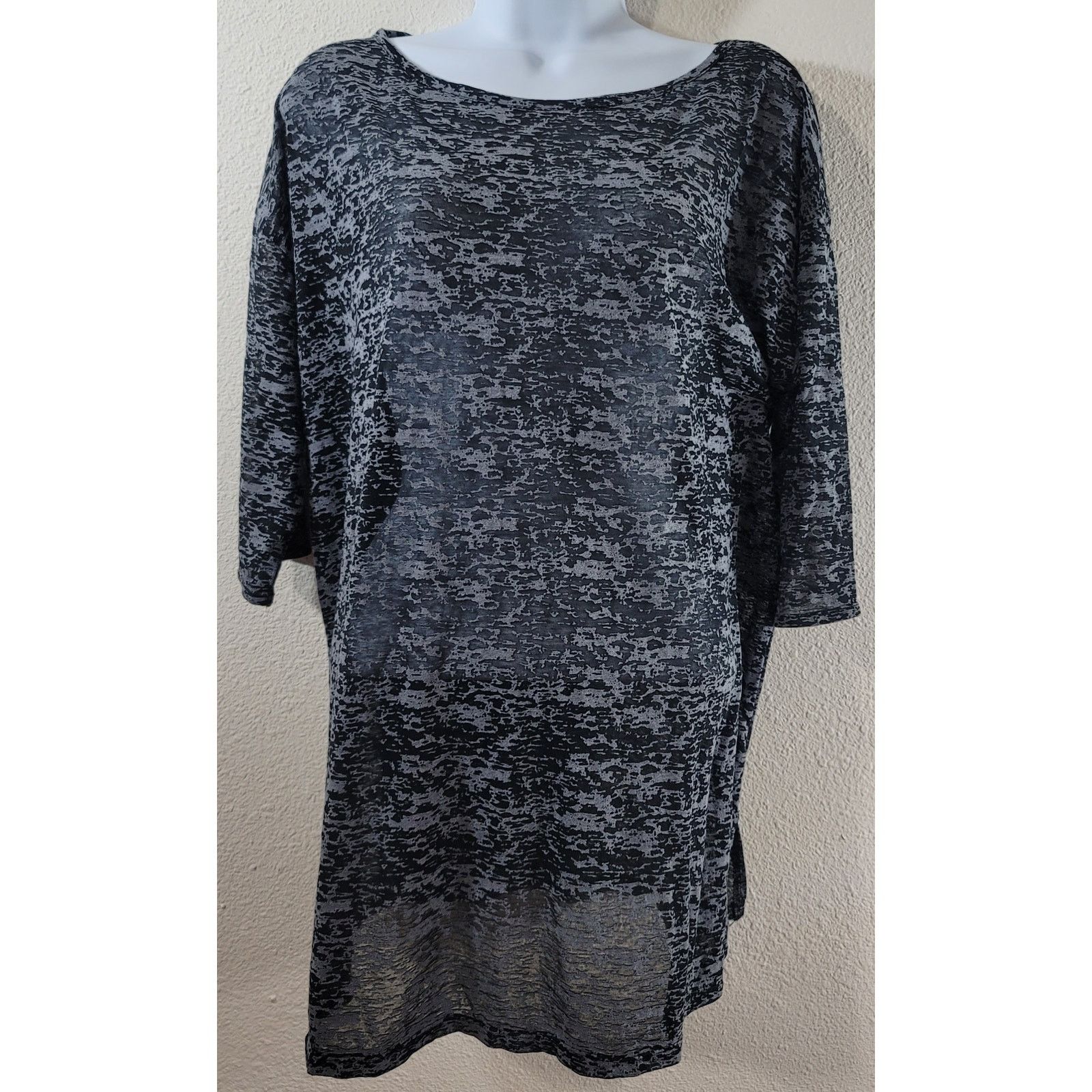 Other FullBeauty Black Burnout Round Neck Top 14 16 Lightweight Size XL / US 12-14 / IT 48-50 - 1 Thumbnail