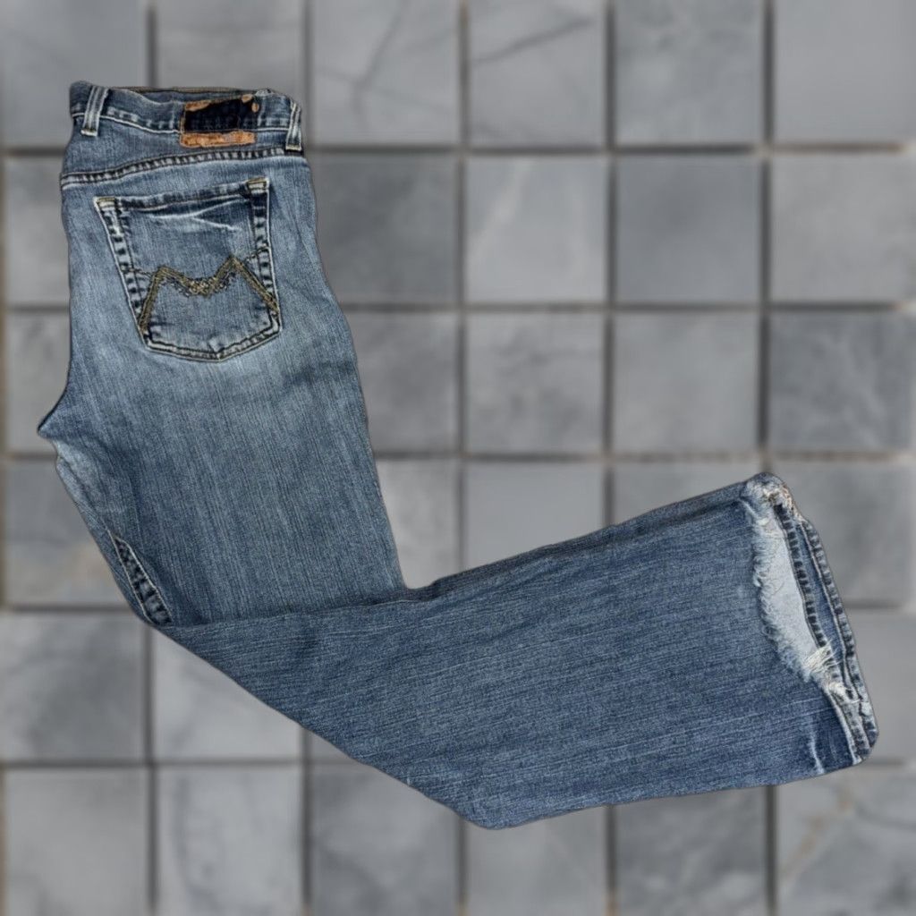 Lucky Brand VINTAGE Lucky Brand by Gene Montesano Distressed Flare Jeans 34x32 Bootcut Men 34x32 Blue Denim Cotton Size US 34 / EU 50 - 1 Thumbnail