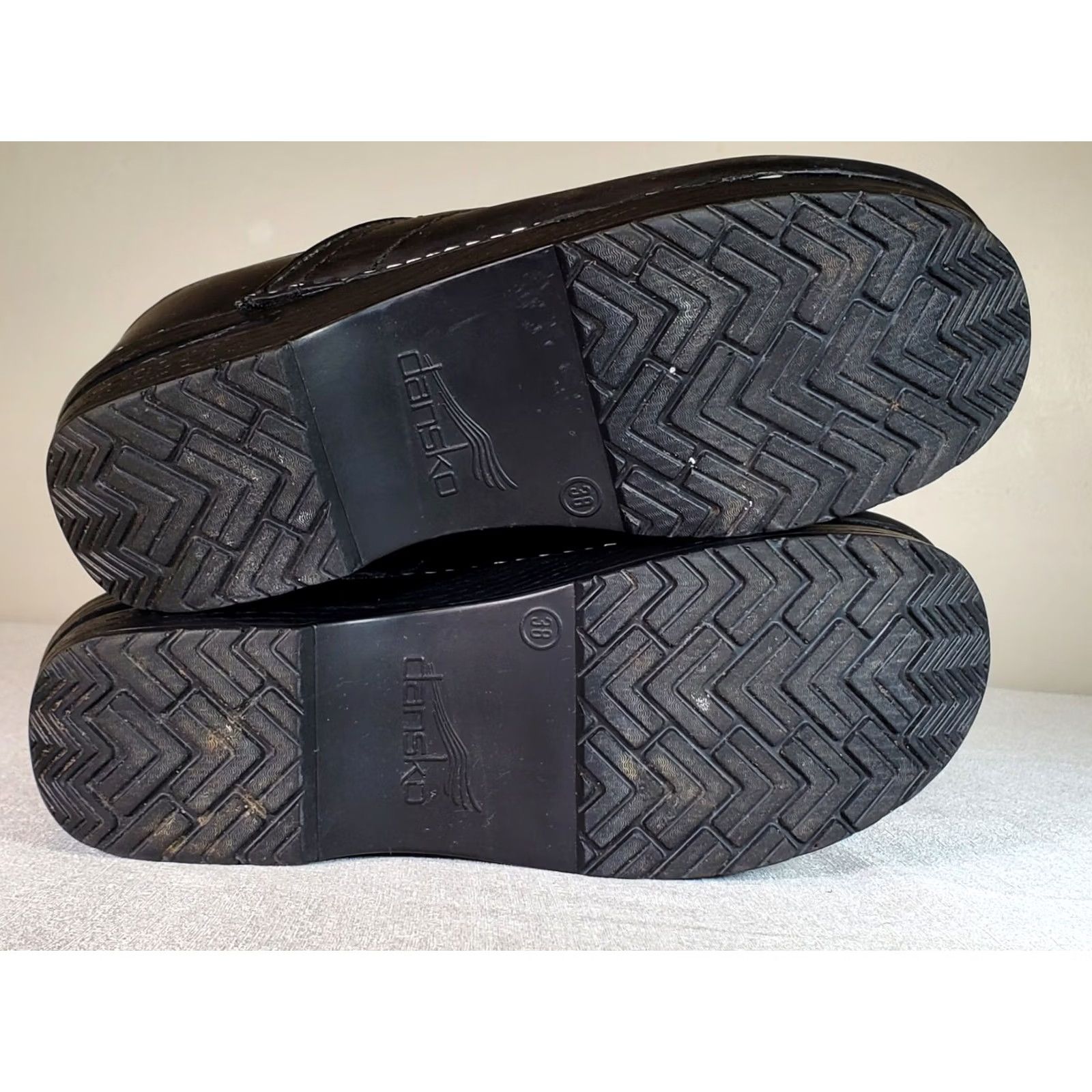 Dansko Dansko Matte Black Leather Professional Work Clogs Womens US 7.5 - 8 (EU 38) Size ONE SIZE - 6 Thumbnail