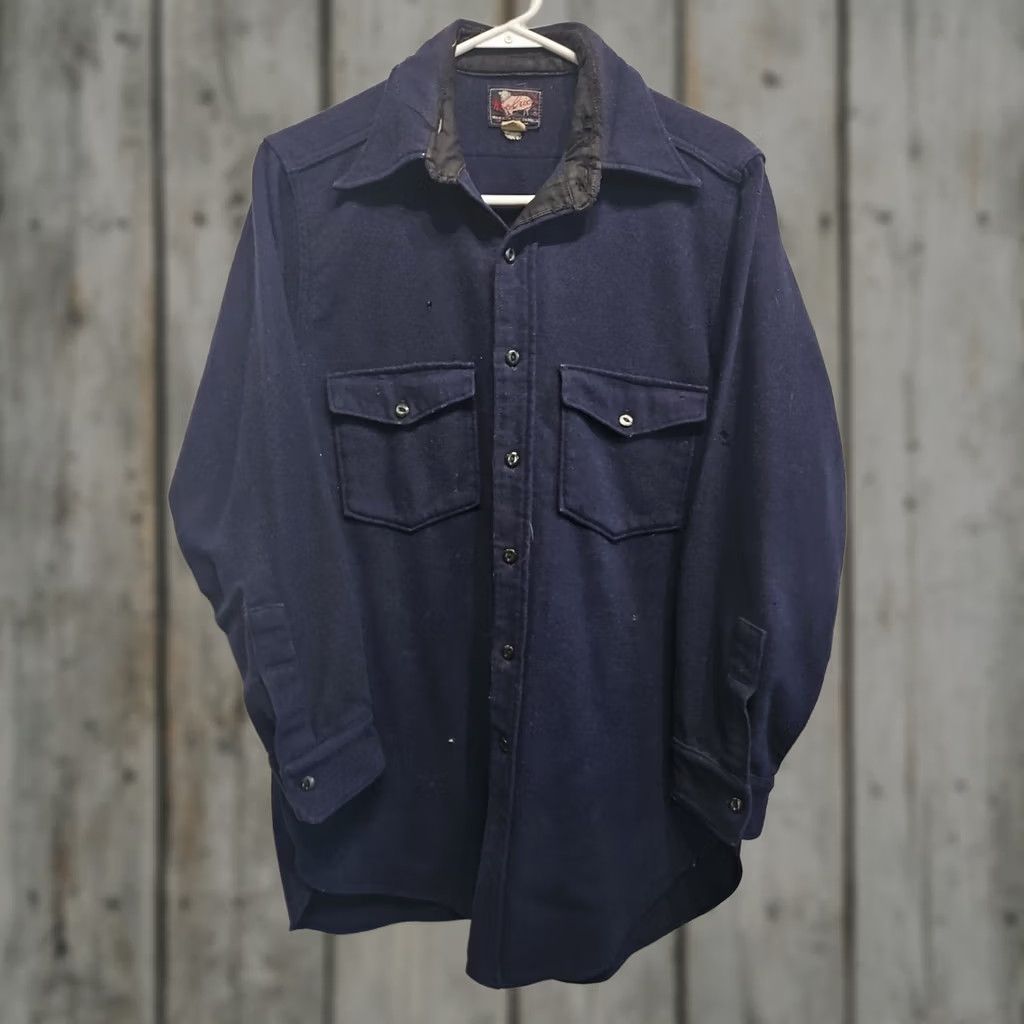 Vintage VINTAGE Woolrich Wool 100% Wool Field Mills Navy Blue Button Up Shirt Mens 15 RARE Size US M / EU 48-50 / 2 - 1 Thumbnail