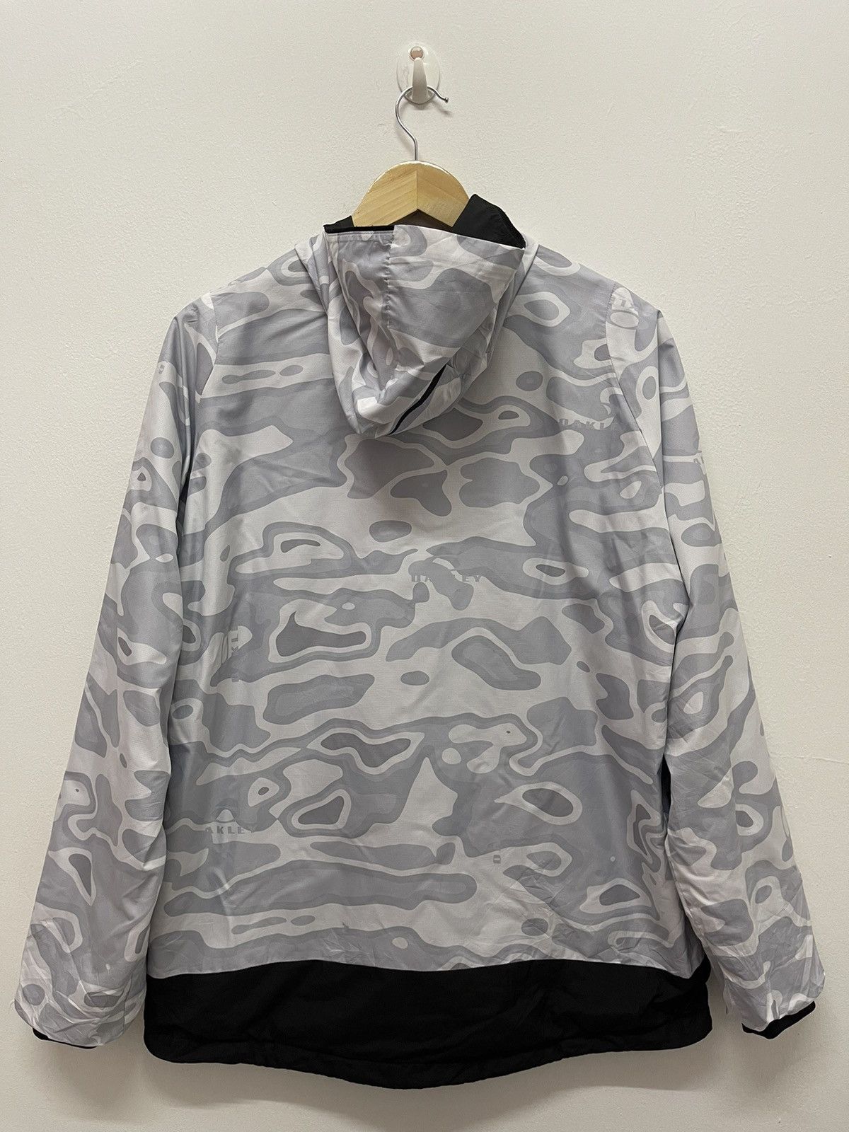 Oakley 90’s OAKLEY WHITE CAMOUFLAGE WINDBREAKER Size US L / EU 52-54 / 3 - 3 Thumbnail