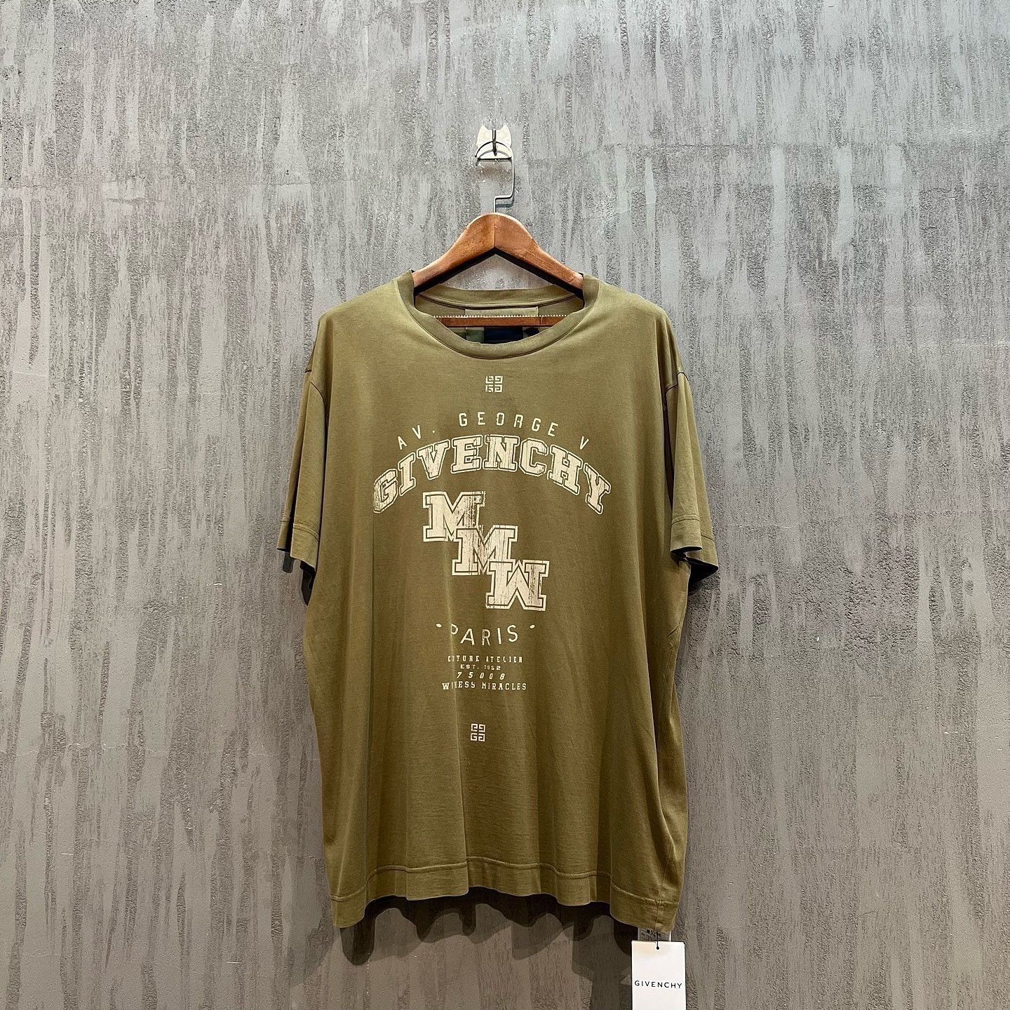 Givenchy Givenchy Logo Graphic T-Shirt Olive Size XL Size US XL / EU 56 / 4 - 1 Thumbnail