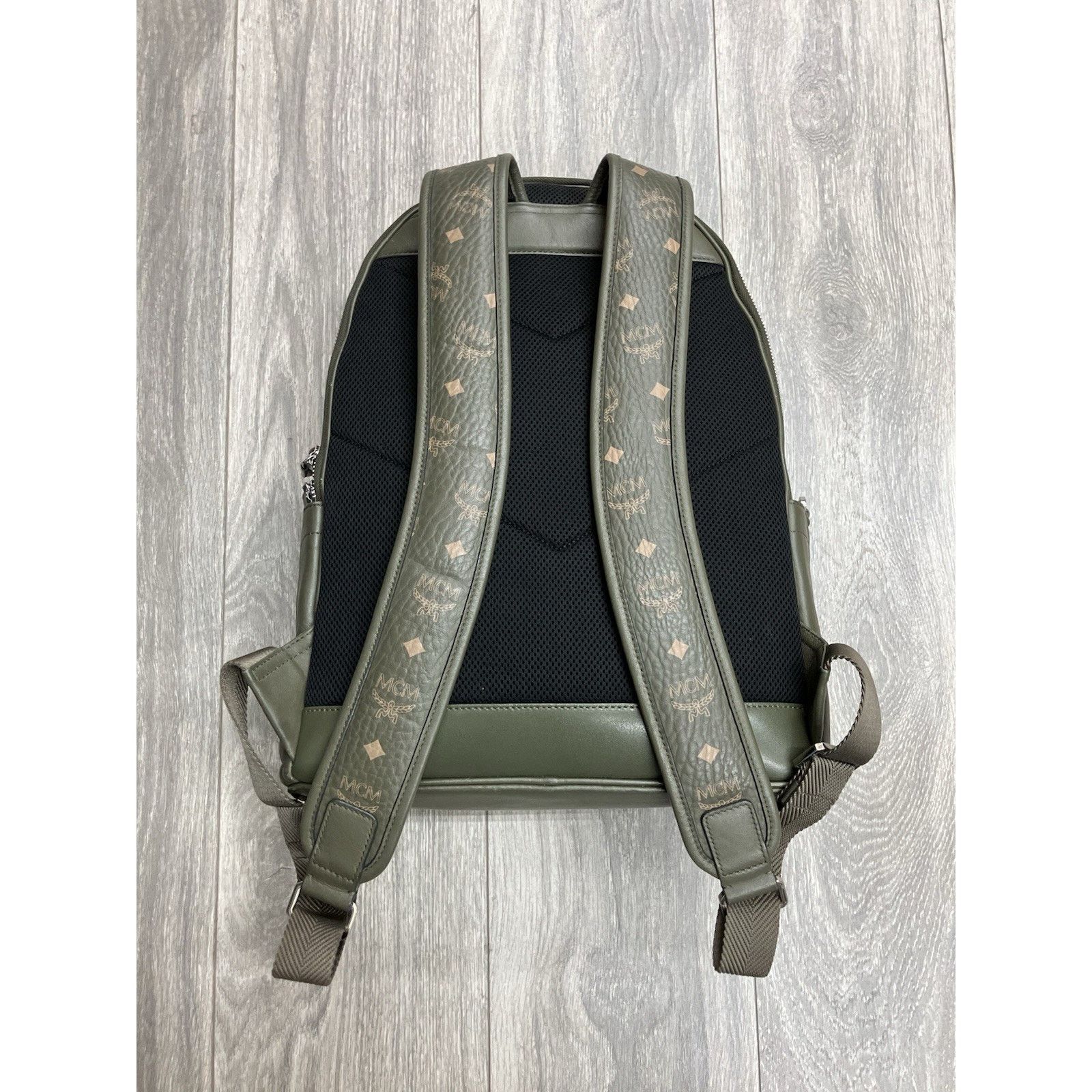 MCM MCM Visetos Backpack ' Khaki / Sea Turtle ' | GOOD CONDITION Size ONE SIZE - 17 Thumbnail