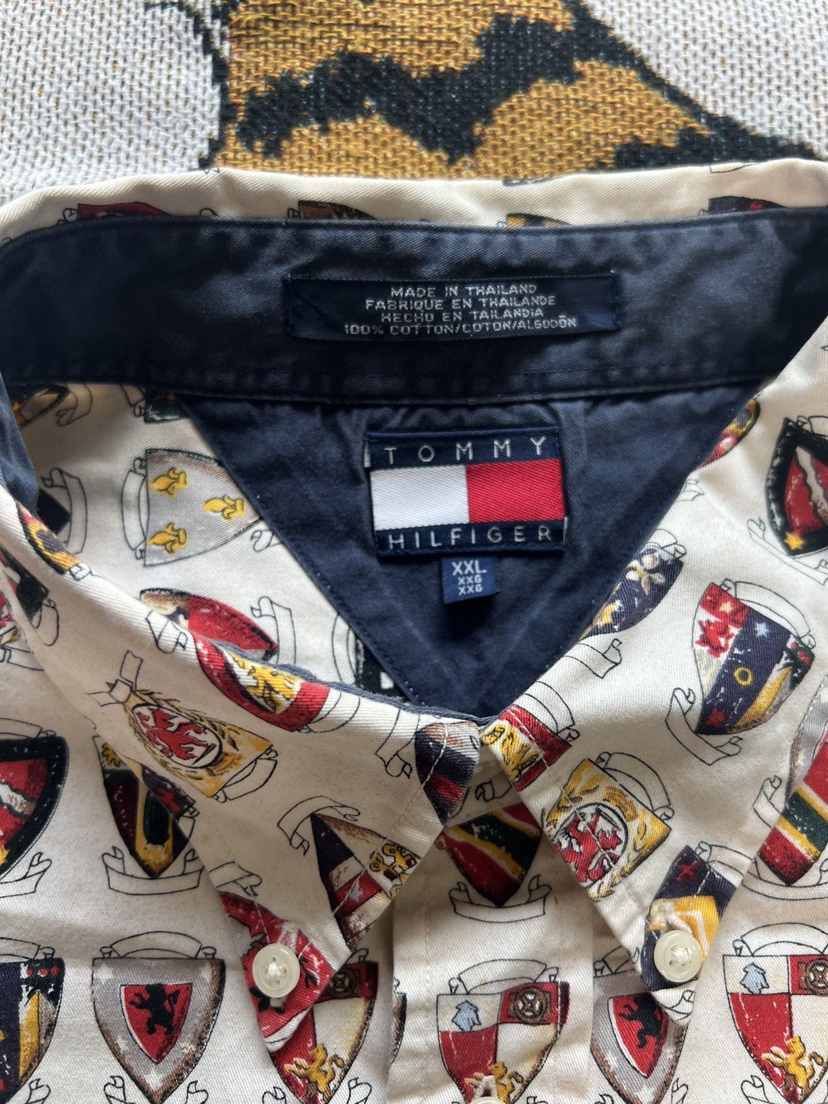 Tommy Hilfiger × Vintage Tommy Hilfiger vintage 90s cream & multi-coloured shirt Size US XXL / EU 58 / 5 - 4 Thumbnail