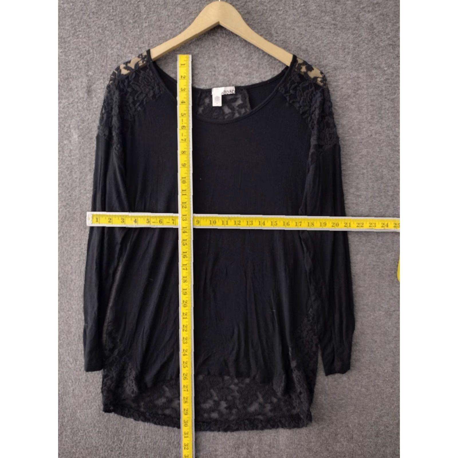 Vintage VINTAGE Abound Lace Top M Black Long Sleeve Scoop Neck High-Low Hem Raglan Sleeve 90s Womens Shirt Size M / US 6-8 / IT 42-44 - 4 Thumbnail