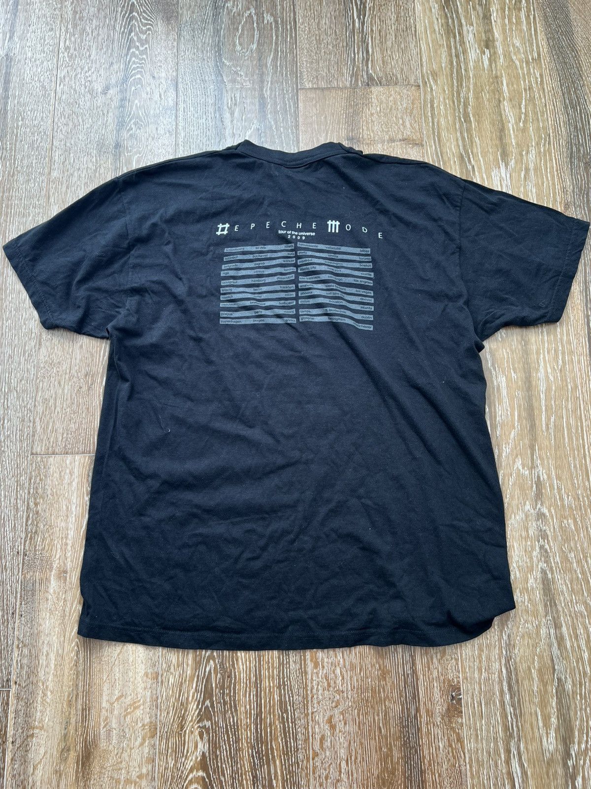 Vintage 2009 depeche mode tour tee Size US L / EU 52-54 / 3 - 2 Thumbnail