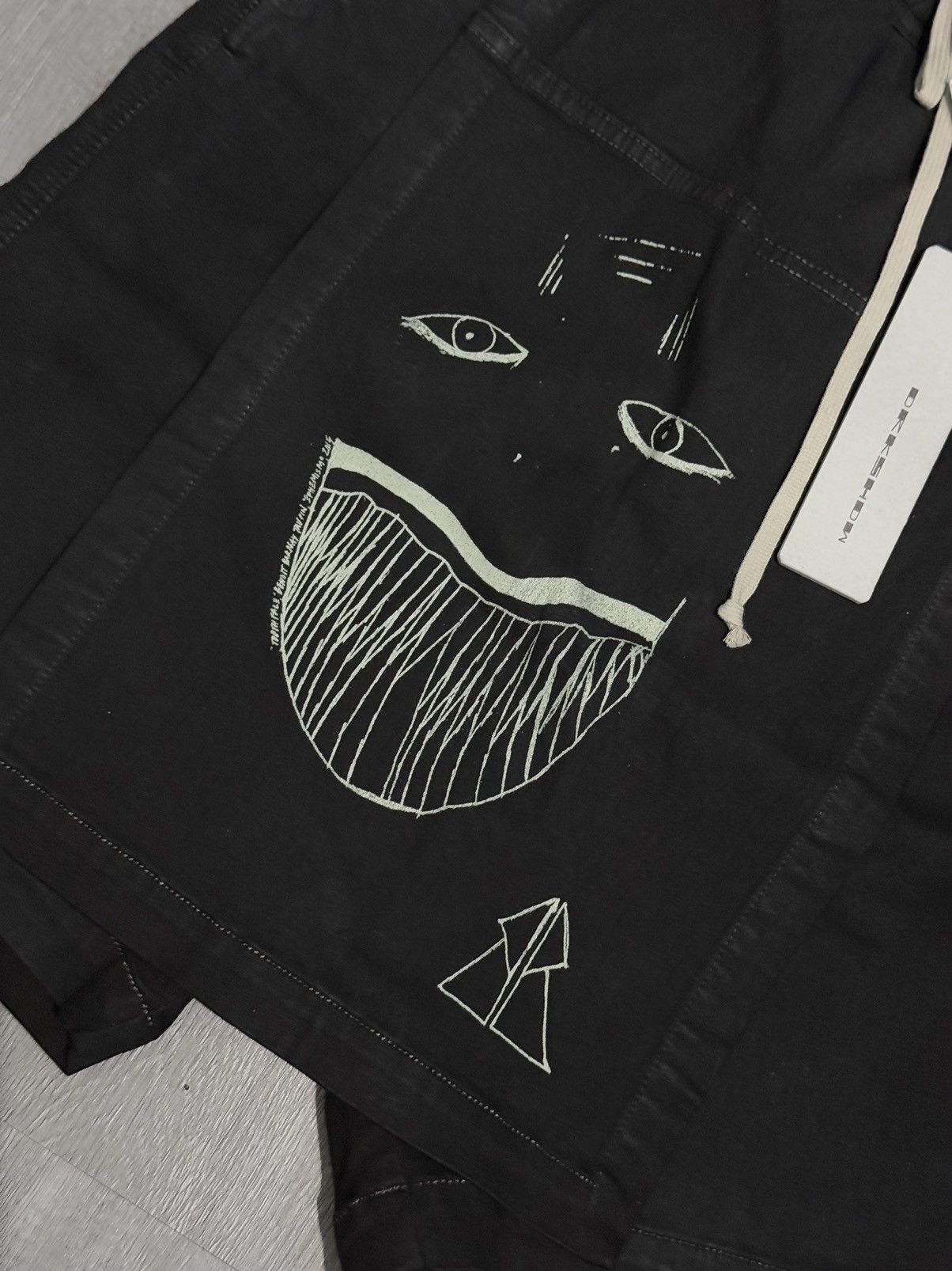 Rick Owens × Rick Owens Drkshdw Rick Owens Dark Wax Face Grimace Shorts Size US 28 / EU 44 - 3 Thumbnail