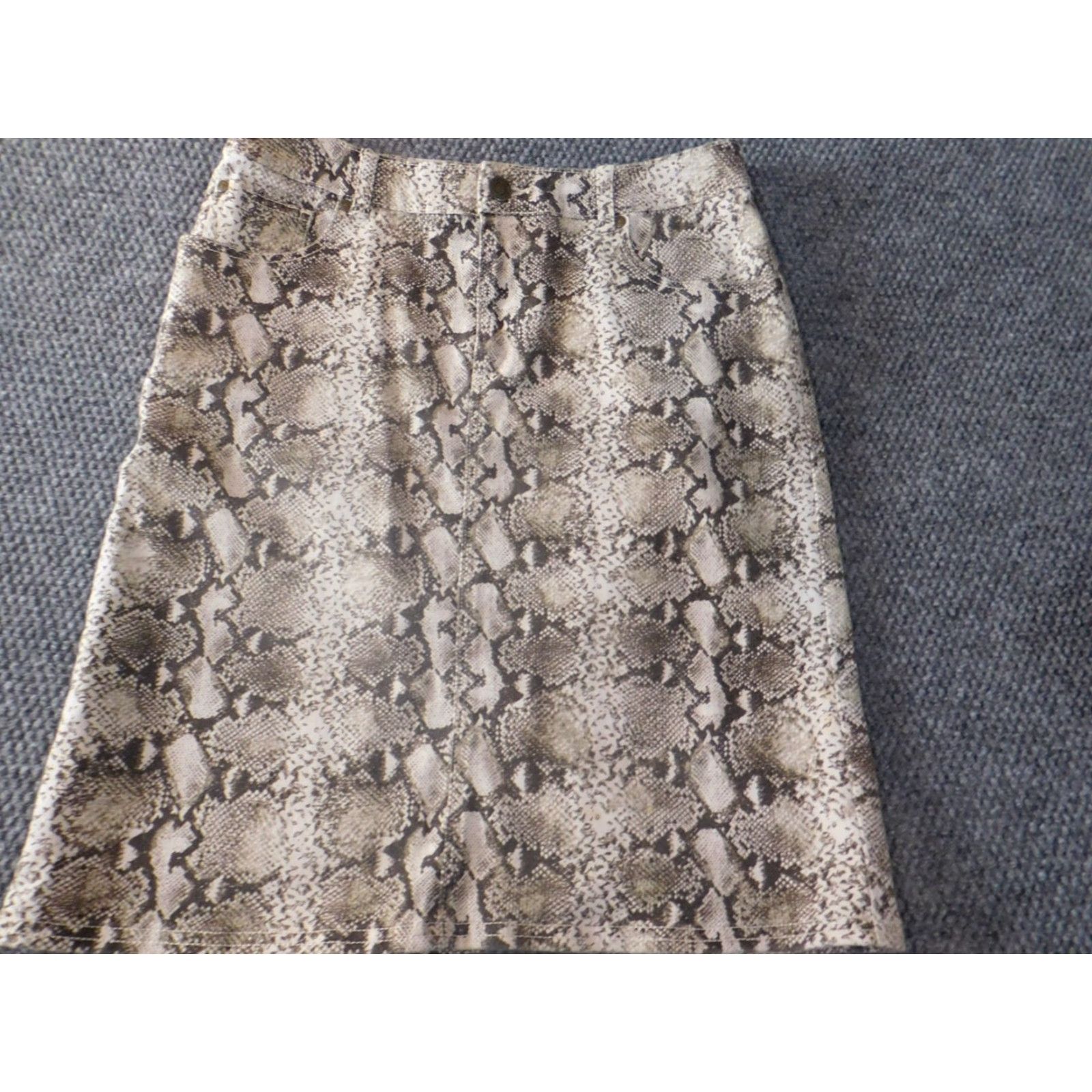 Vintage Chico's Skirt A-Line Women 0 Beige Animal Print Snake Brand: Chico's Size 0 Knee Length Ruffle Lined Size 25" / US 0 / IT 36 - 2 Thumbnail