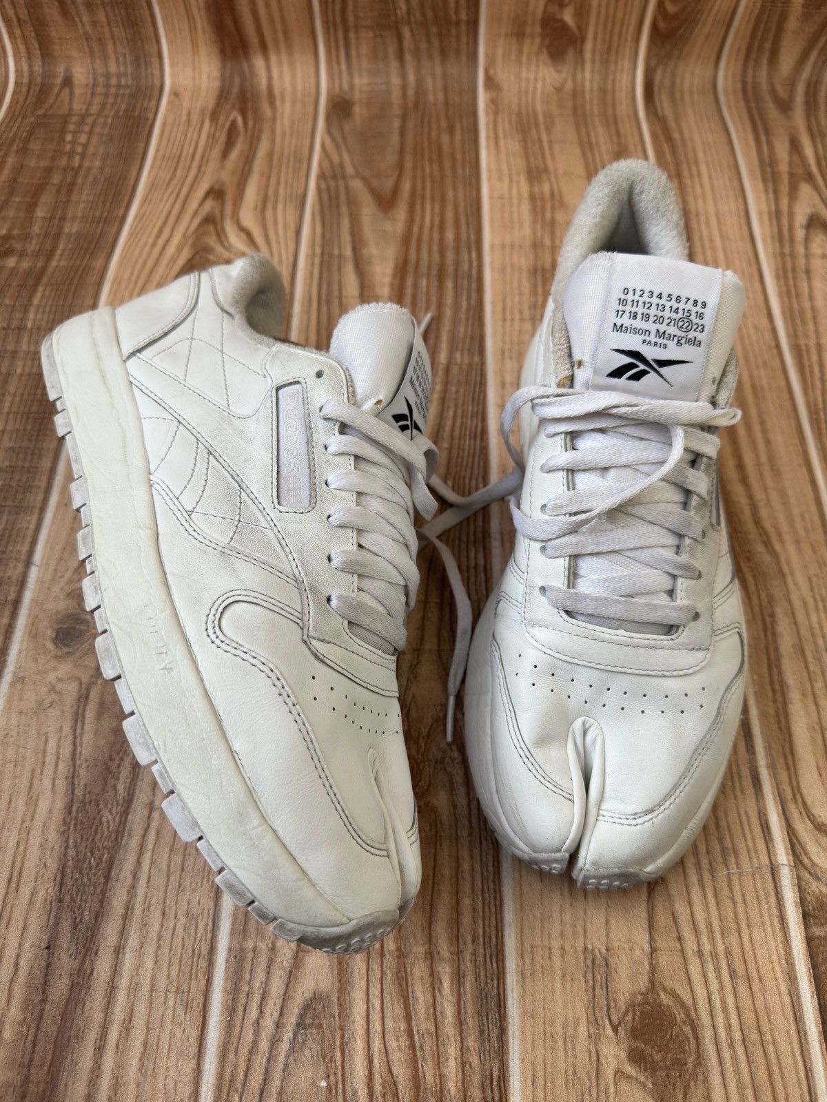 Maison Margiela × Reebok Reebok x Maison Margiela Classic Leather Tabi Sneakers Size US 9.5 / EU 42-43 - 7 Thumbnail