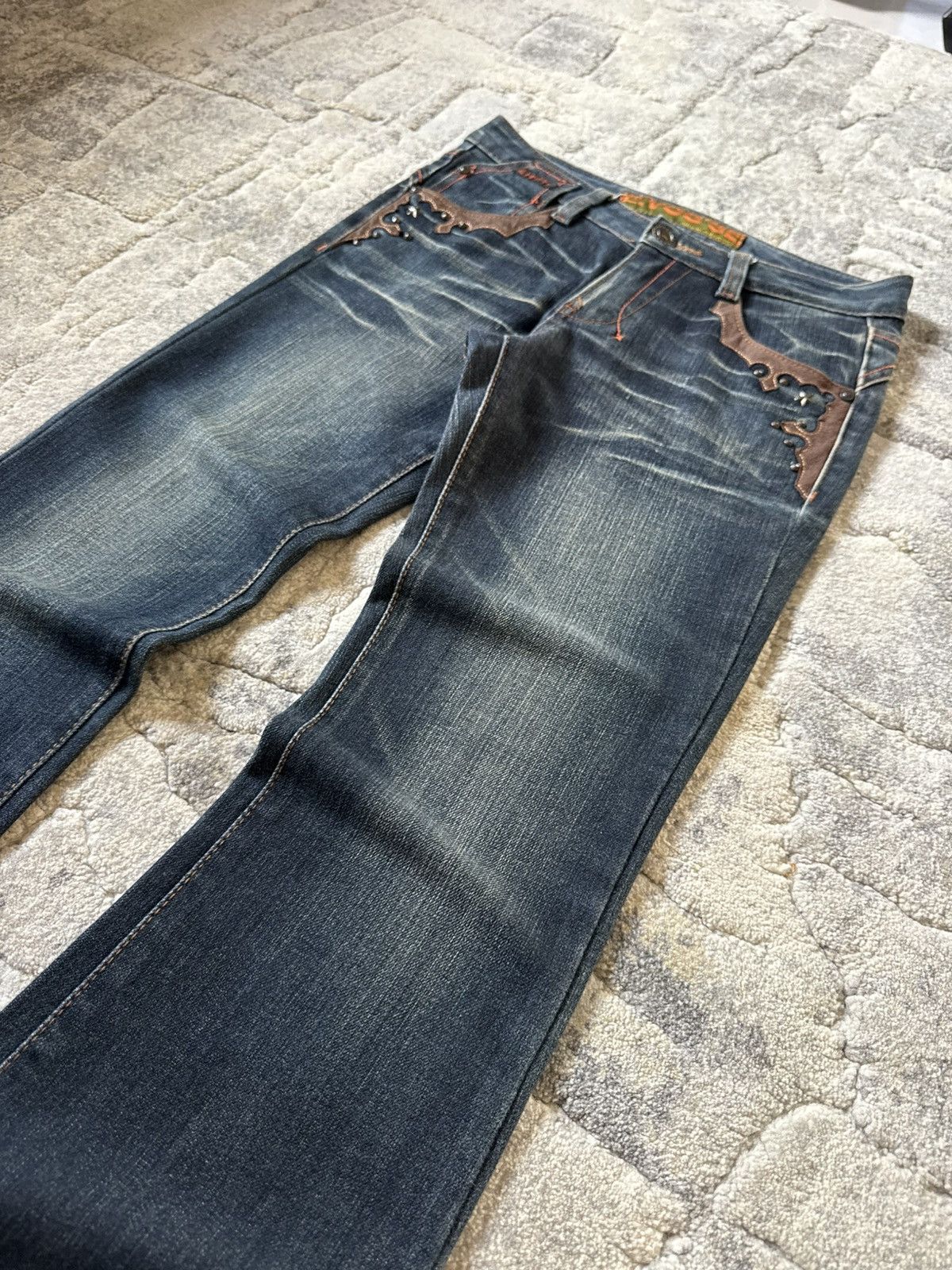 Tornado Mart Tornado Mart Style Studded Tribal Trim Pocket Flared Jeans Size US 27 - 8 Thumbnail
