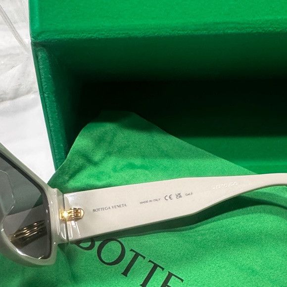Bottega Veneta Bottega Veneta Cream and Black Sunglasses Size ONE SIZE - 9 Thumbnail