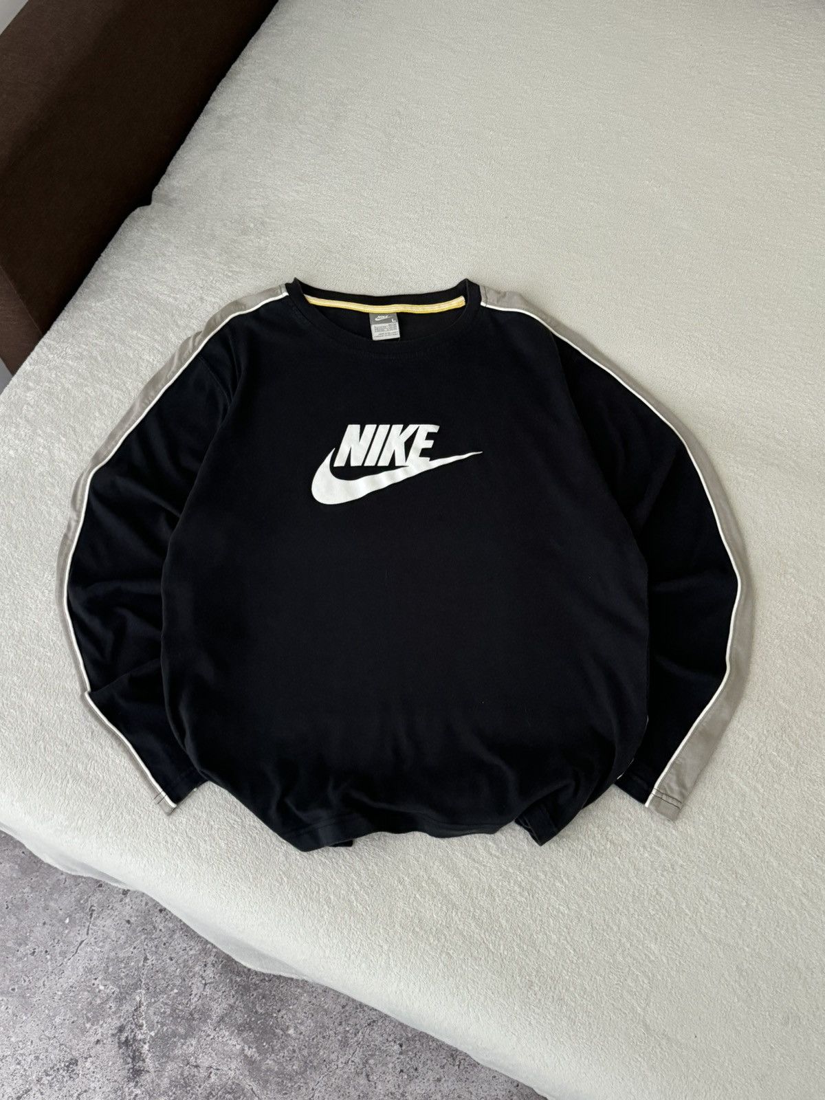Nike Vintage Nike Y2K swoosh long sleeve sweatshir Size US L / EU 52-54 / 3 - 2 Thumbnail