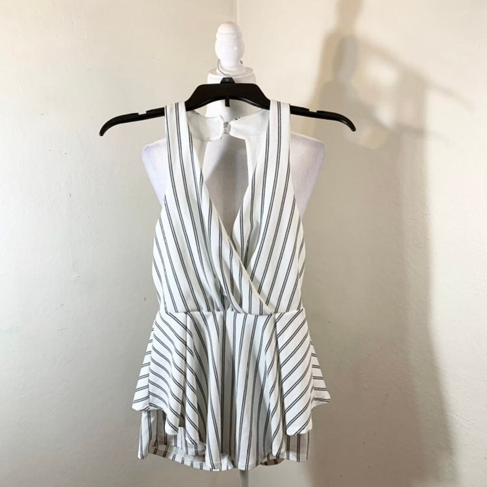 Other Cute white Striped Sleeveless jumpsuite size M Size 27" / US 4 / IT 40 - 2 Thumbnail