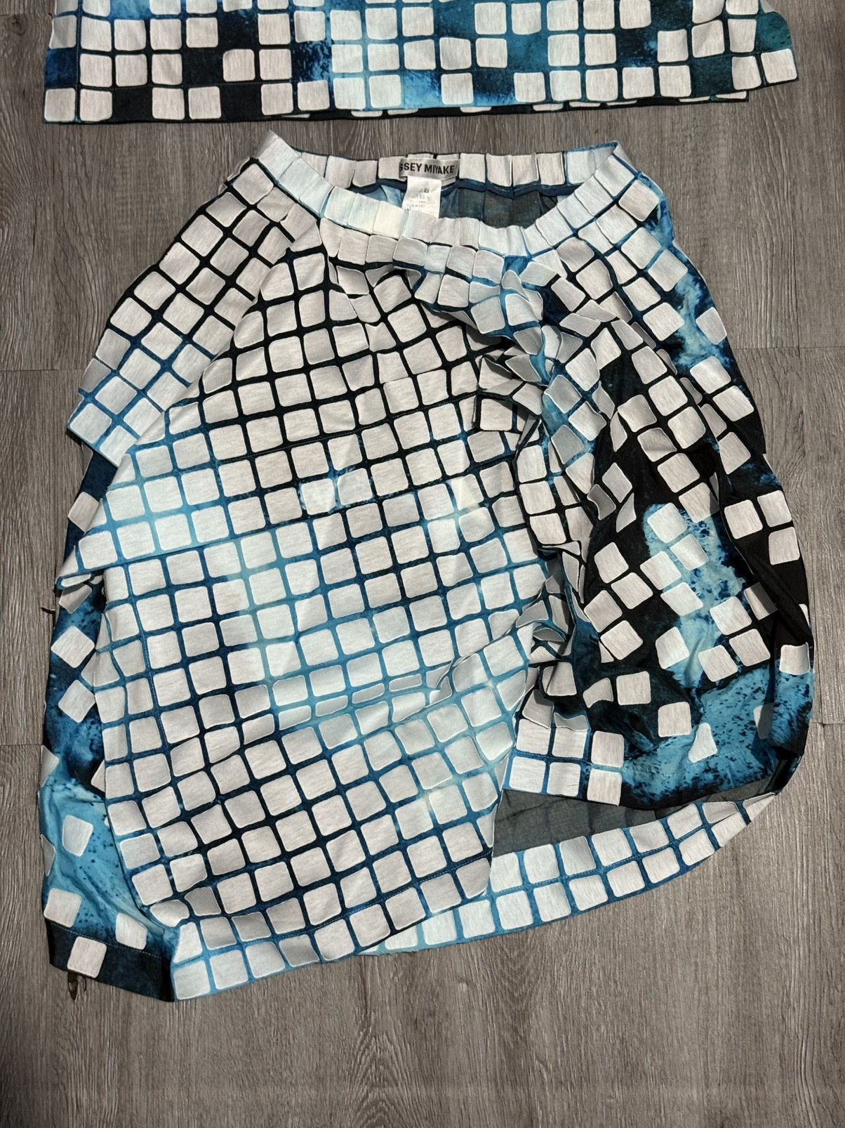 Issey Miyake CATWALK IMAGERY: ISSEY MIYAKE S/S 18 WOMENSWEAR Size S / US 4 / IT 40 - 4 Thumbnail