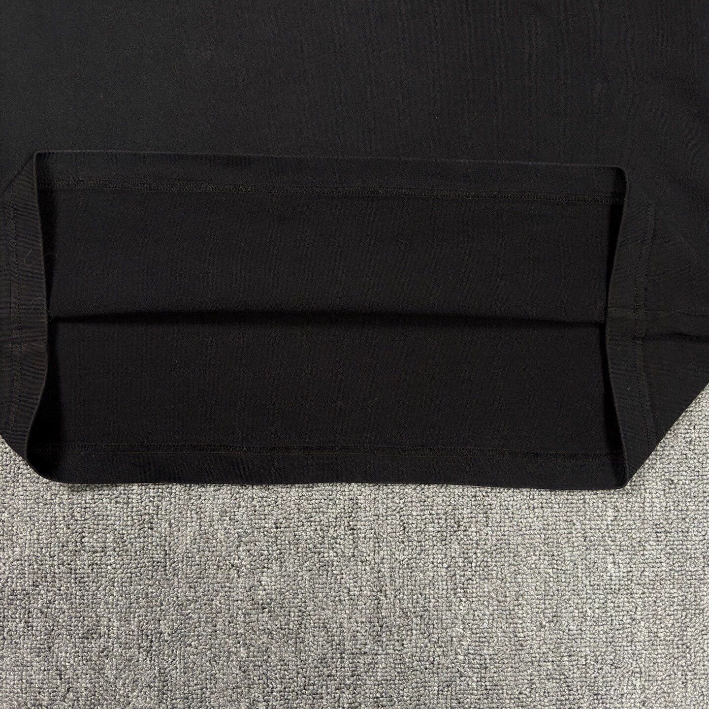 Louis Vuitton LV 25 Scales Logo black short sleeve L Size US L / EU 52-54 / 3 - 7 Thumbnail