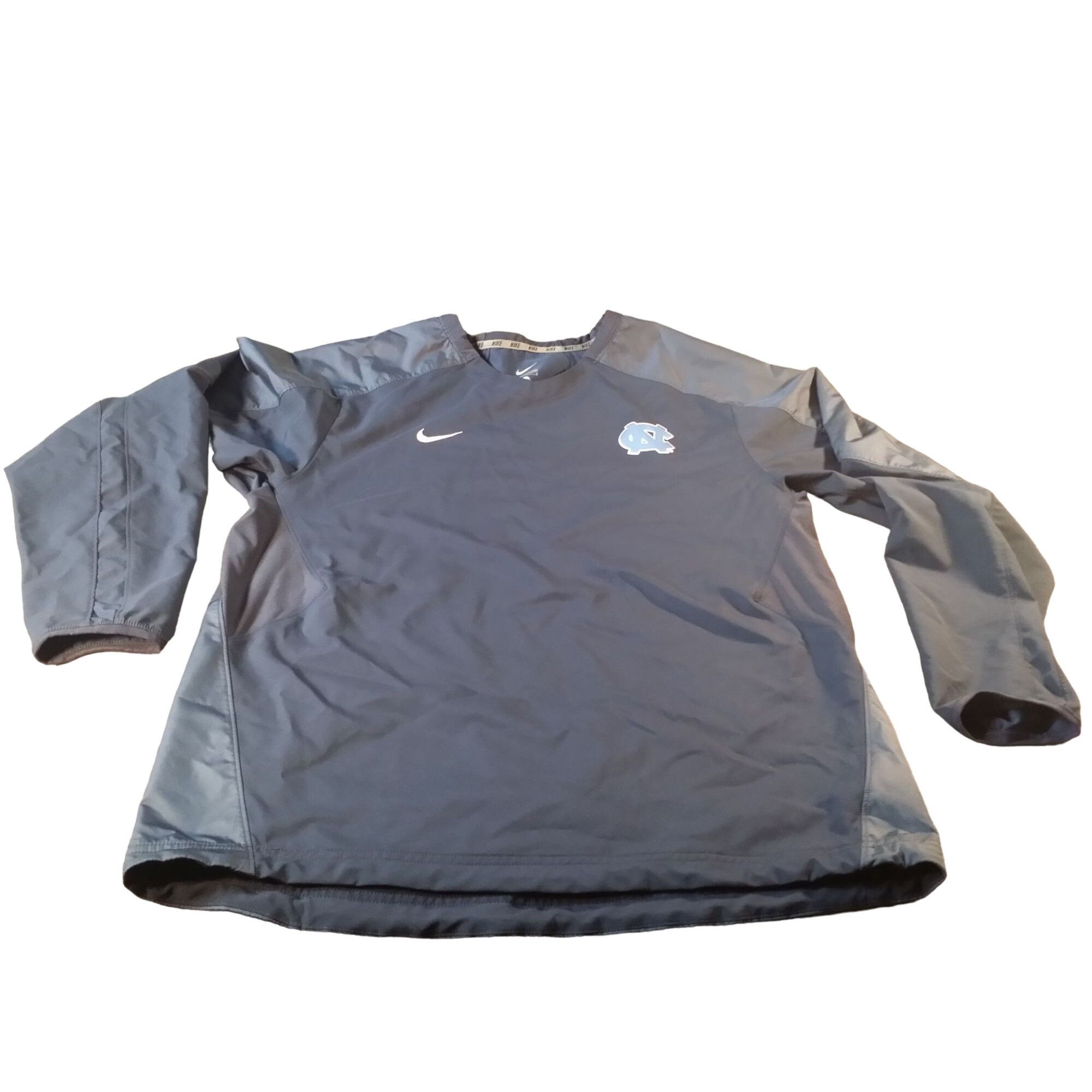 Nike Nike UNC Pullover Men Sz L North Carolina Tarheels Two Tone Size US L / EU 52-54 / 3 - 1 Thumbnail