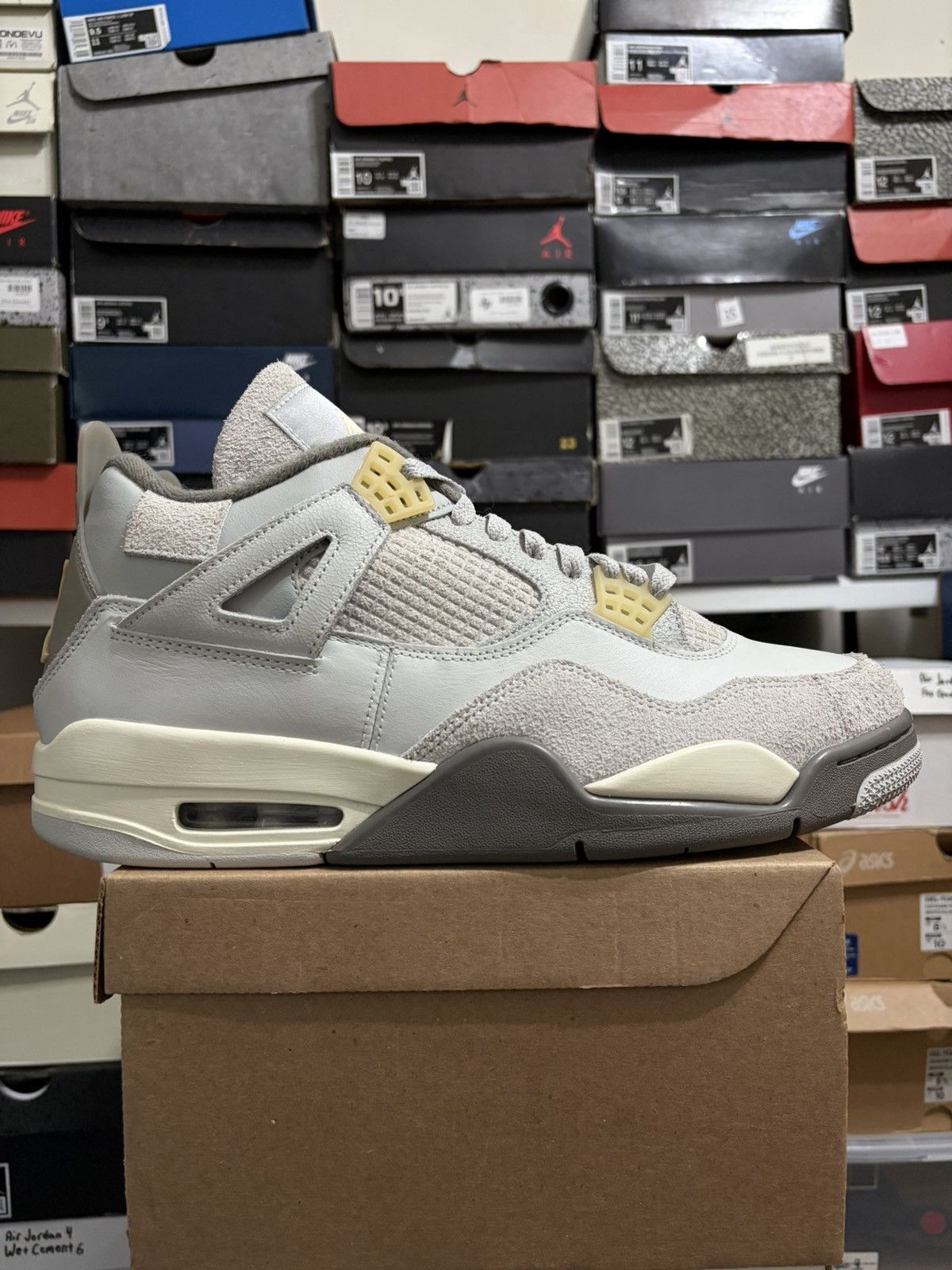Jordan Brand Size 12.5 - Jordan 4 Retro SE Craft Photon Dust (DV3742-021) Size US 12.5 / EU 45-46 - 1 Thumbnail