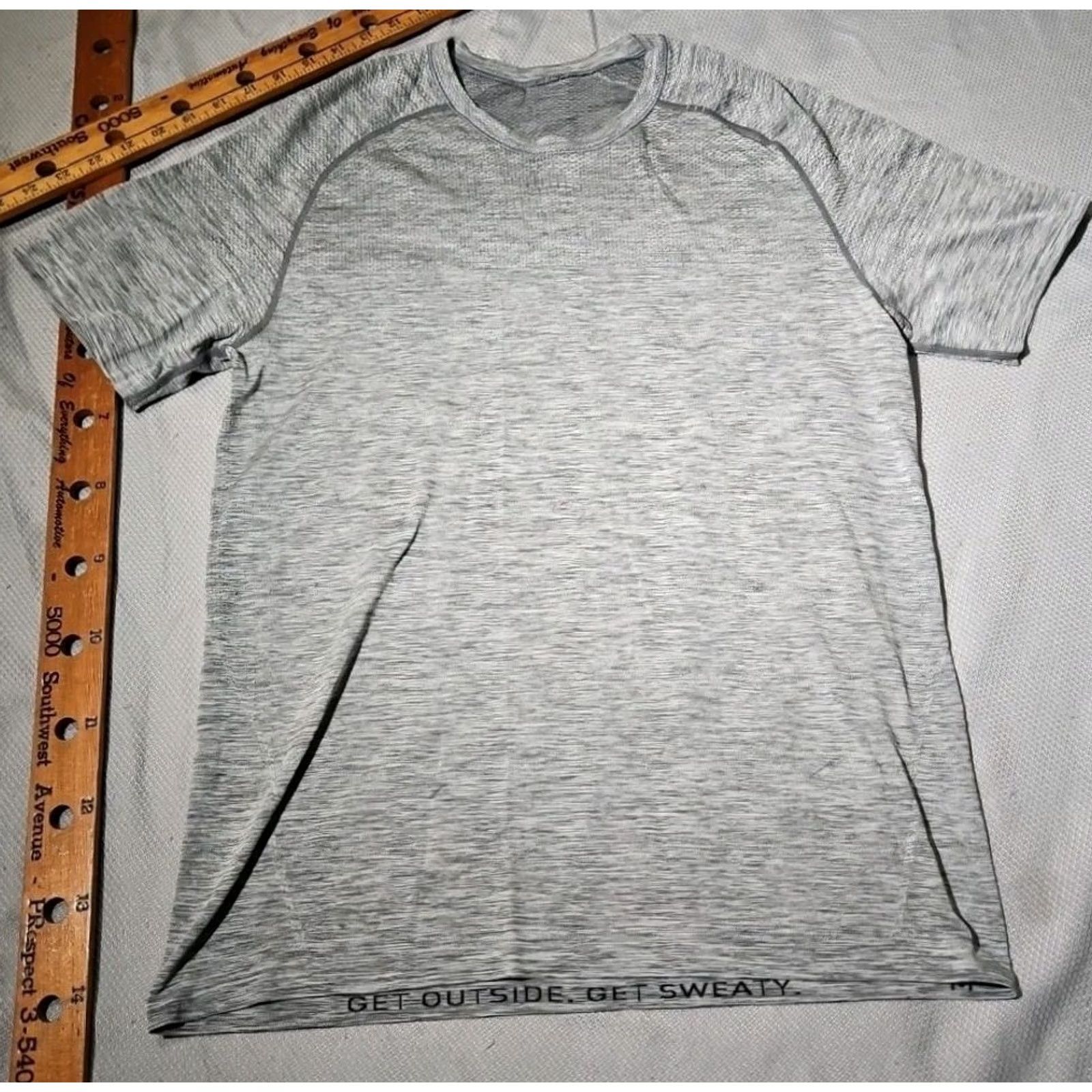Lululemon Lululemon Shirt Mens M Gray Metal Vent Tech Camo Active Performance Stretch Tee Size US M / EU 48-50 / 2 - 2 Thumbnail