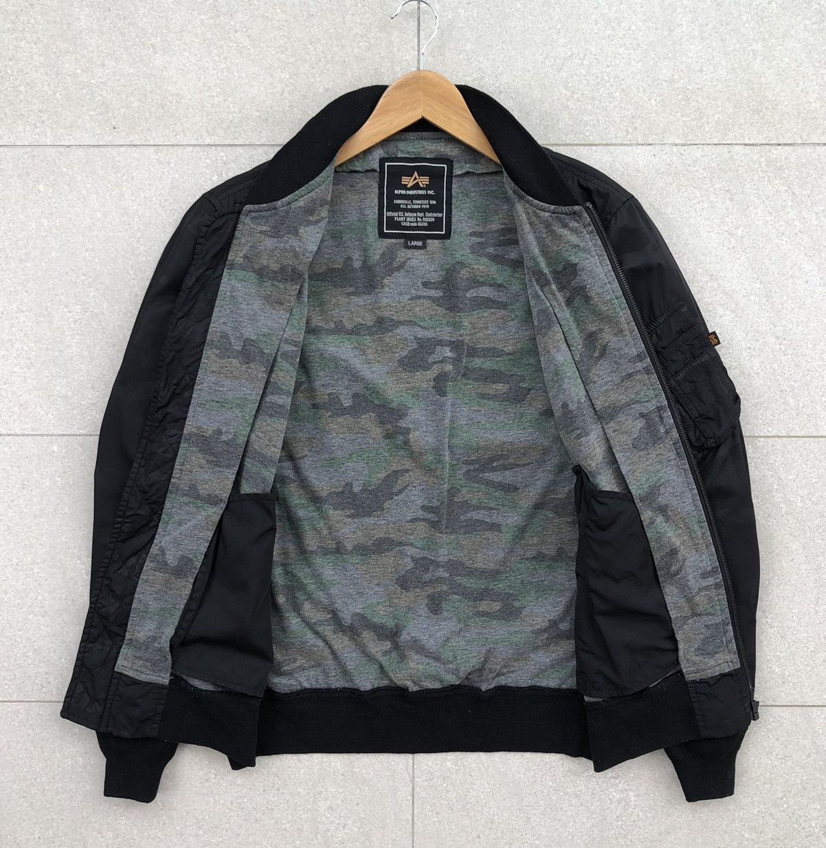 Alpha Industries Alpha Industries camouflage "MA-1 Nylon Bomber Jacket Size US M / EU 48-50 / 2 - 15 Thumbnail