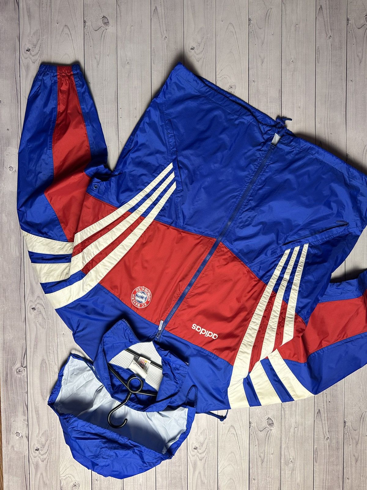 00s adidas BAVERN MUNCHEN ナイロンジャケット　サッカー Amazon.com: adidas Men's FC Bayern Muenchen Anthem Jacket