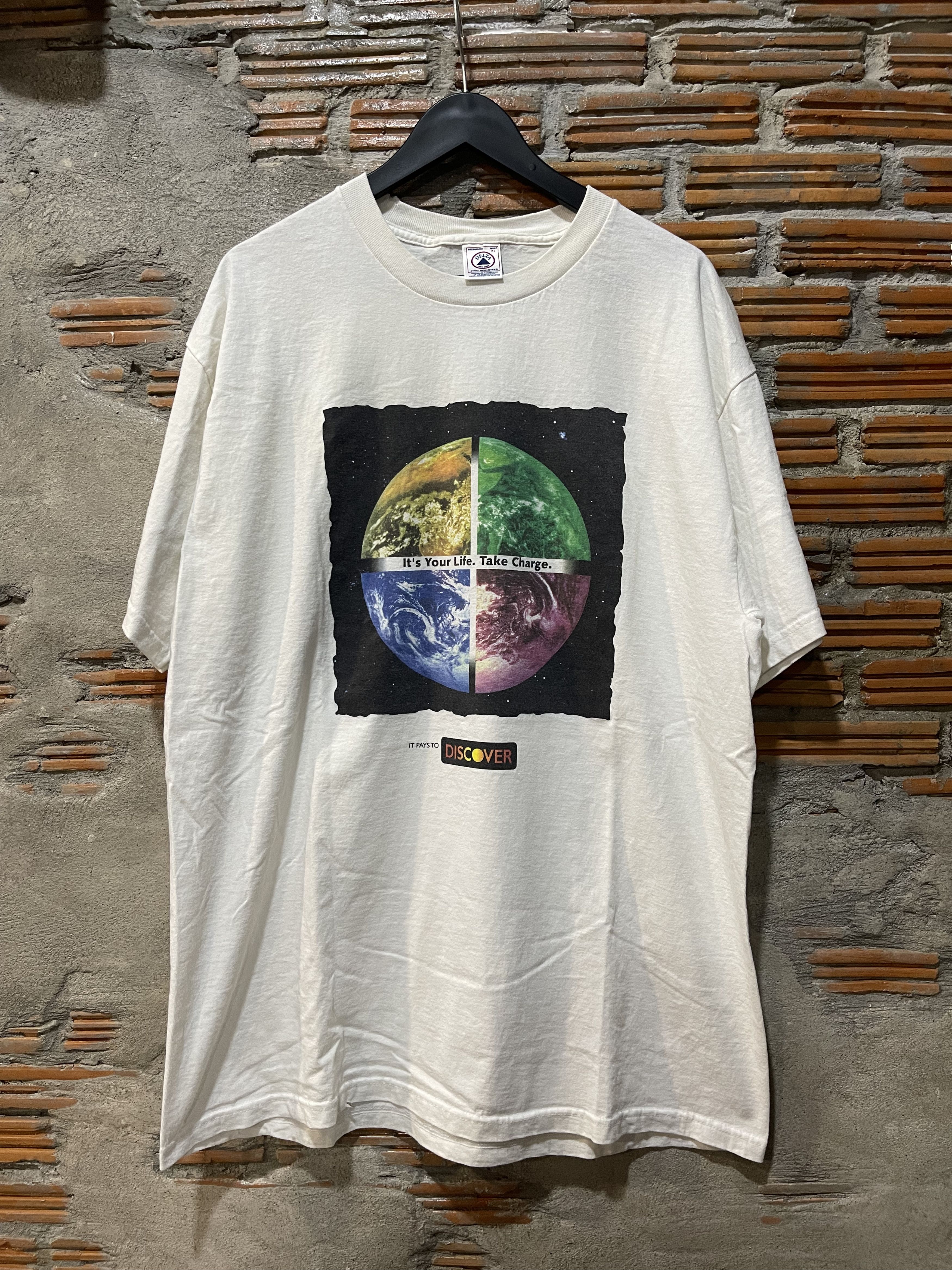 Vintage intage 90s Discover Card "Take Charge" Earth Graphic T-Shirt Size US XL / EU 56 / 4 - 10 Thumbnail