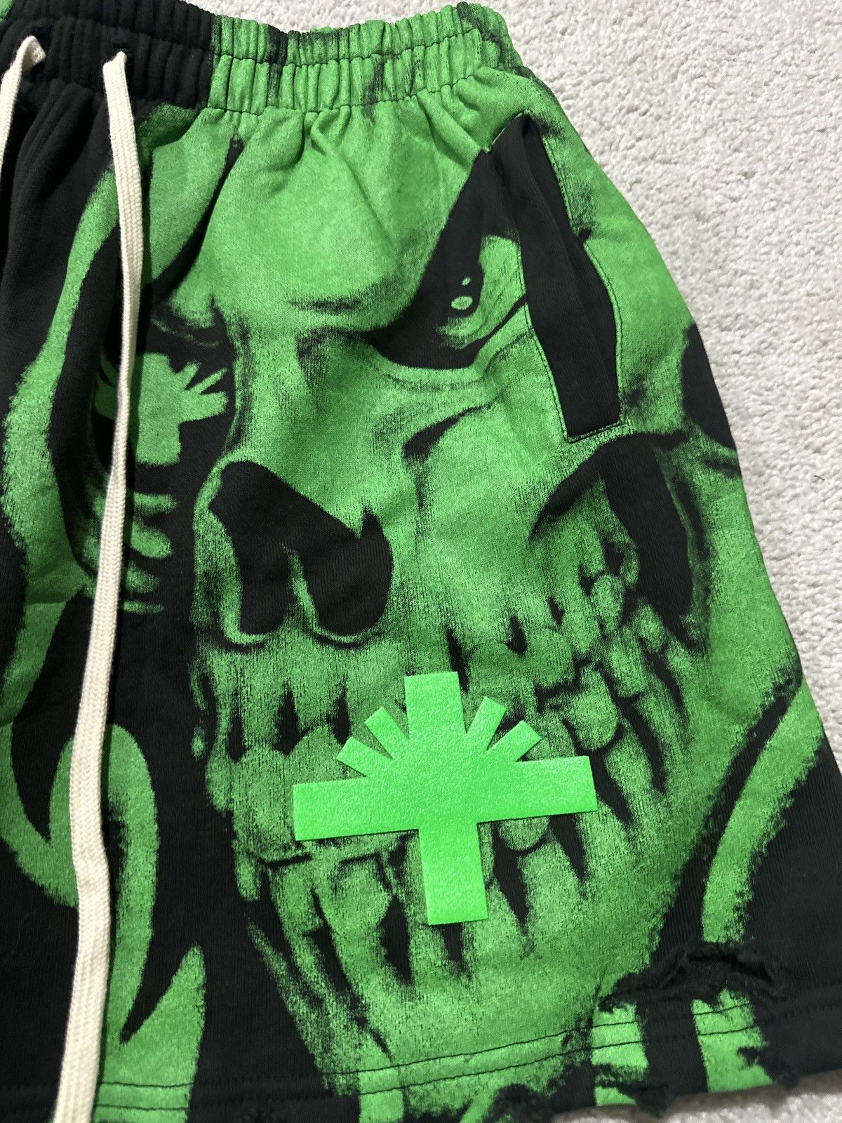 Vertabrae Vertabrae Skull Green Black Shorts Size US 34 / EU 50 - 2 Thumbnail