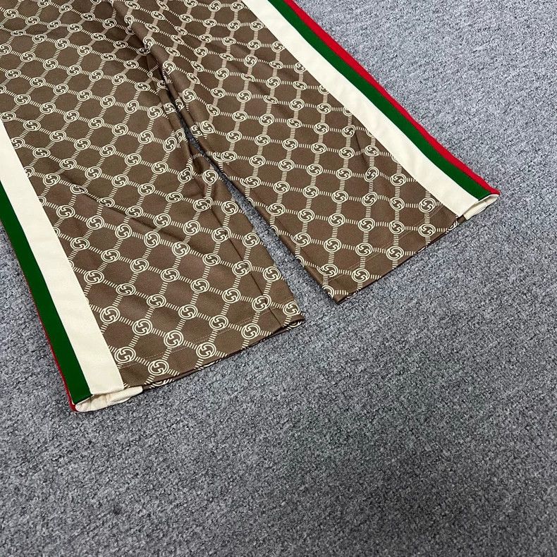 Gucci Gucci Size XS Full print double G red and green striped sw Size US 30 / EU 46 - 4 Thumbnail