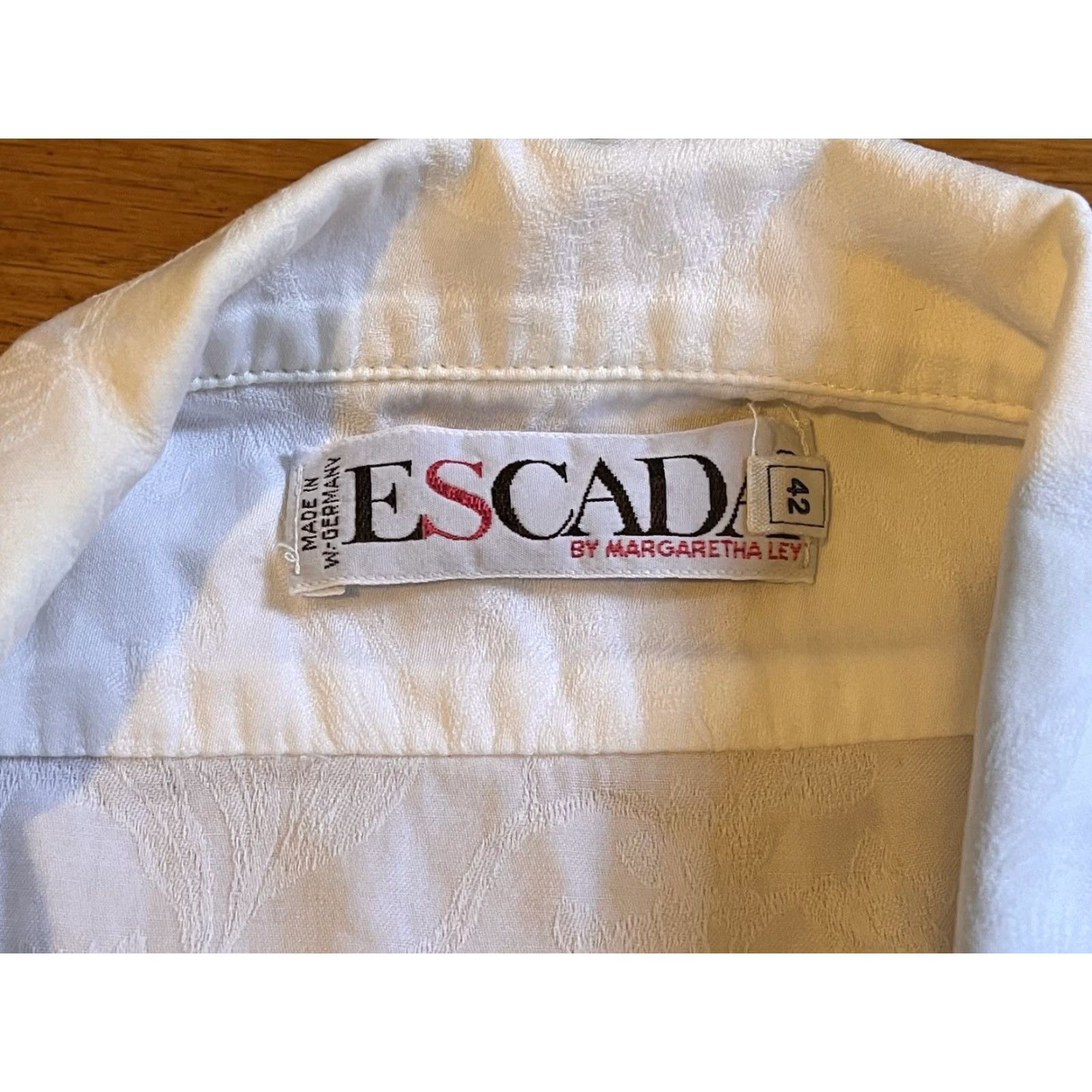 Escada VINTAGE ESCADA Blazer Shirt Women’s 42 White Floral Jacquard Short Sleeve Blazer, 90s, Designer, Flower, Retro Size 28" / US 6 / IT 42 - 4 Thumbnail