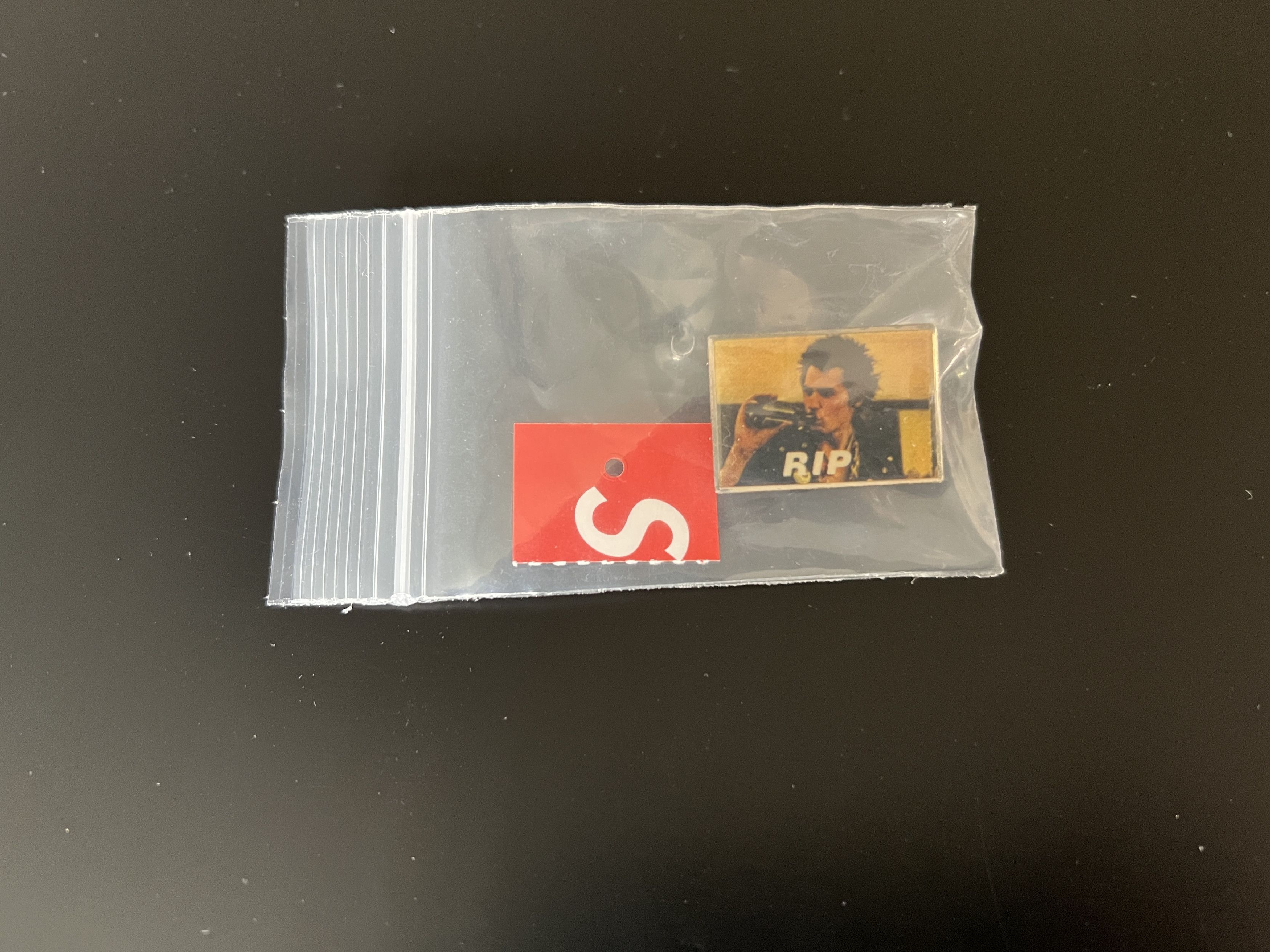 Supreme Supreme Sid Vicious Pin FW14 Size ONE SIZE - 2 Thumbnail