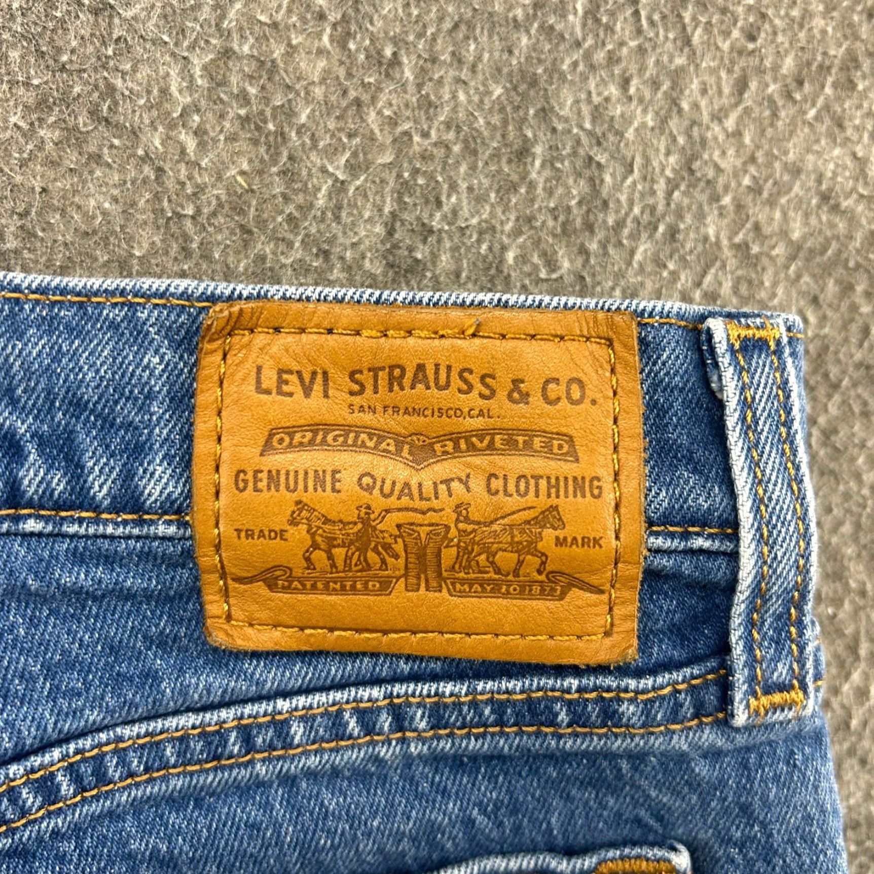 Levi's VINTAGE Levi's Shorts Womens 28 Blue Denim Jorts Wedgie Straight Medium Wash Cut Off Cargo Pocket USA 4 in Inseam Regular Mens? Wait. Size 28" / US 6 / IT 42 - 7 Thumbnail