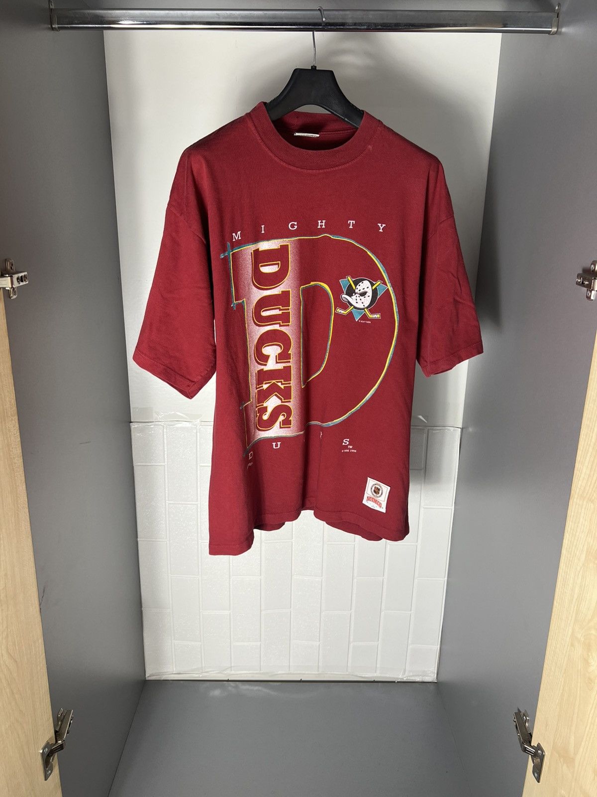 Nutmeg × Vintage VERY RARE MIGHTY DUCKS NHL BIG LOGO T-SHIRT 1995 RETRO 90s Size US XL / EU 56 / 4 - 2 Thumbnail