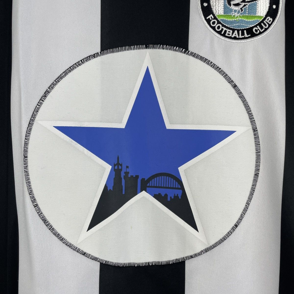 Vintage Newcastle United Retro Score Draw Home Jersey Shirt 1982 Size US L / EU 52-54 / 3 - 3 Thumbnail