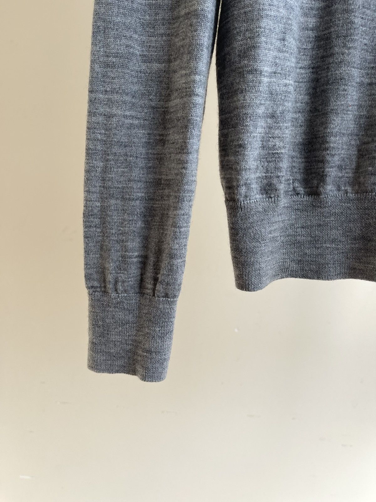 Uniqlo Uniqlo V-Neck Pure New Wool Lightweight Button-Up Cardigan Size US L / EU 52-54 / 3 - 6 Thumbnail
