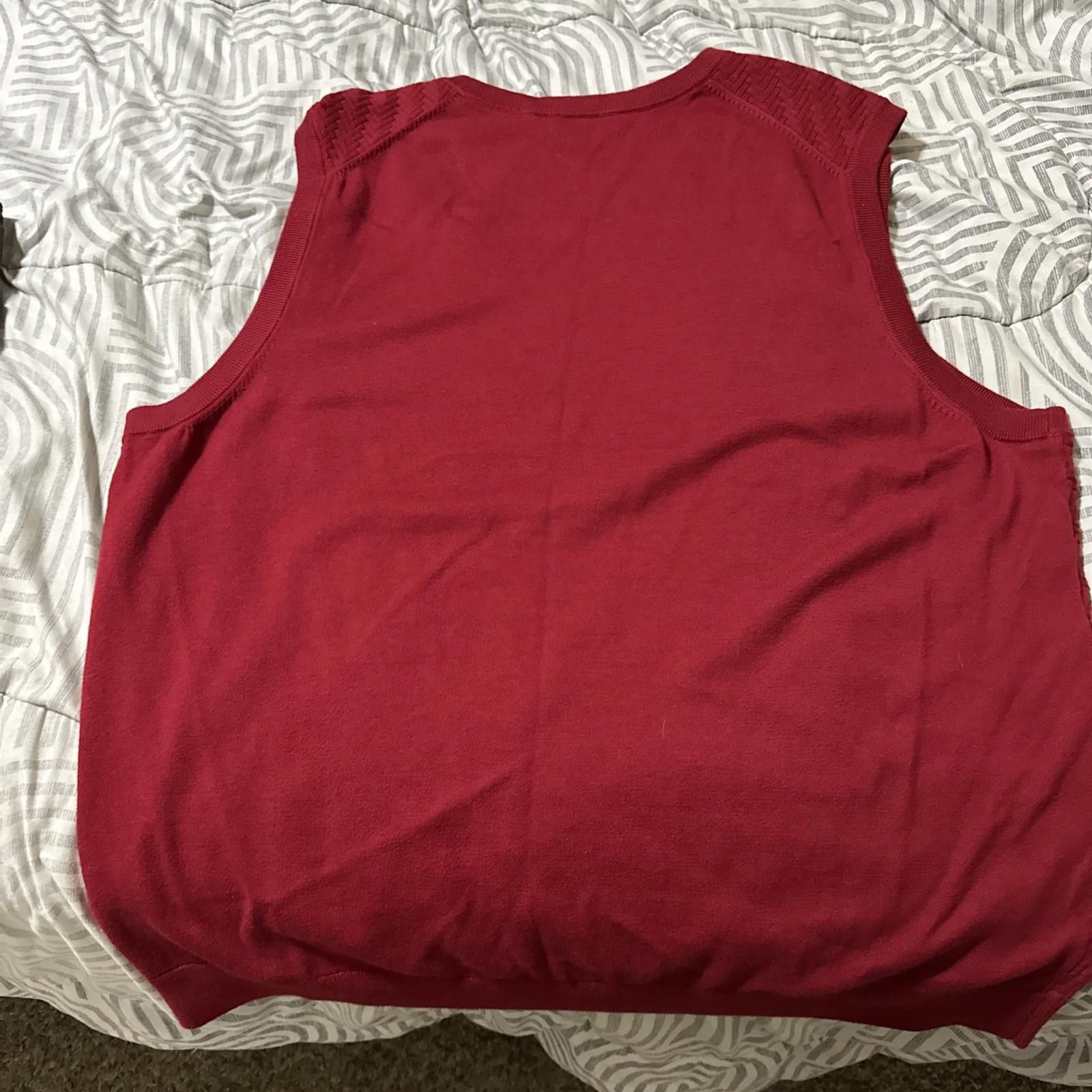 Roundtree & Yorke Roundtree and Yorke Men's burgundy Sweater Vest 1 Casual 2XL Size US XXL / EU 58 / 5 - 7 Thumbnail