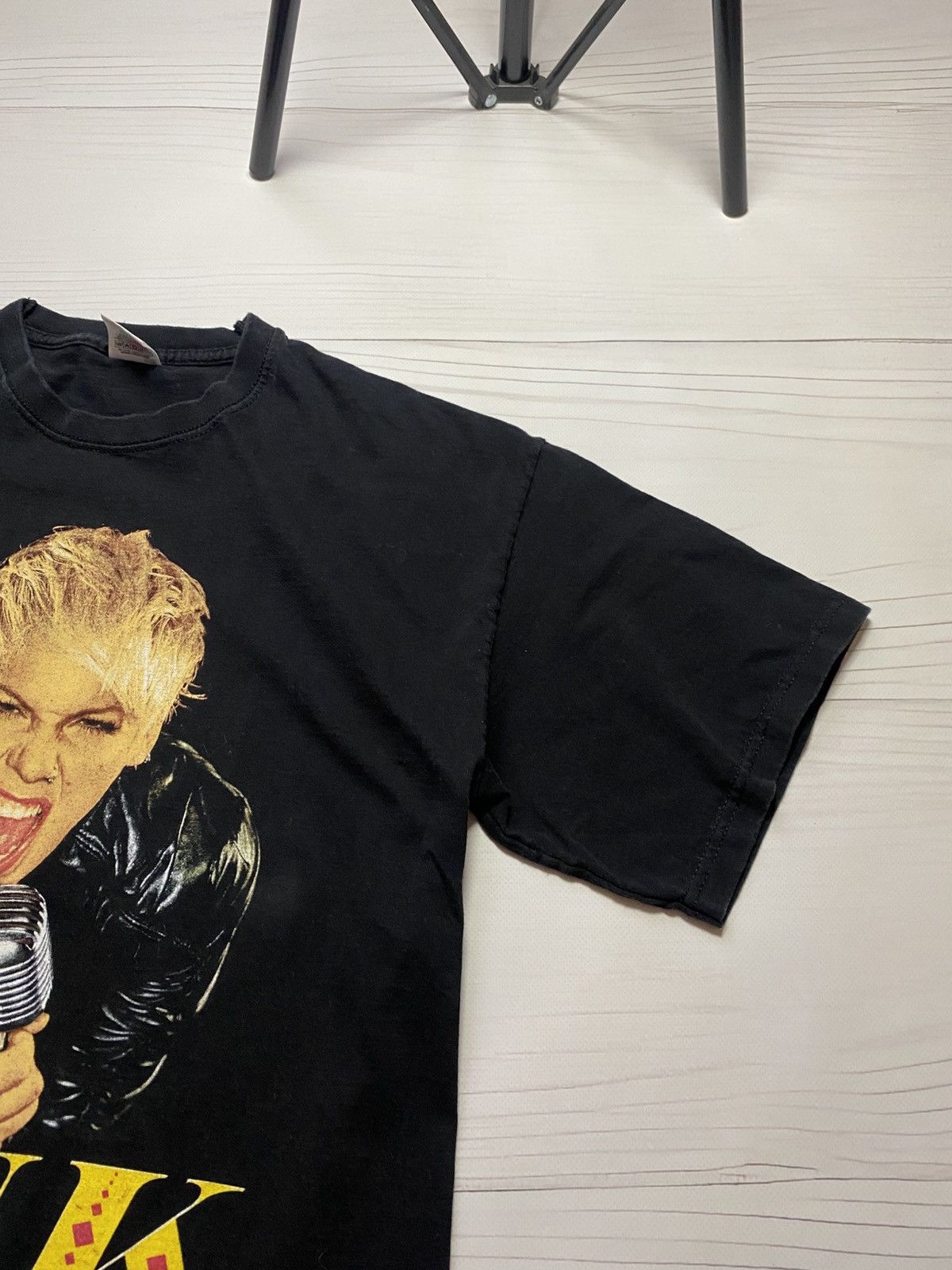Vintage Vintage Pink Funhouse Tour 2009 Big Logo y2k t shirt Size US L / EU 52-54 / 3 - 5 Thumbnail