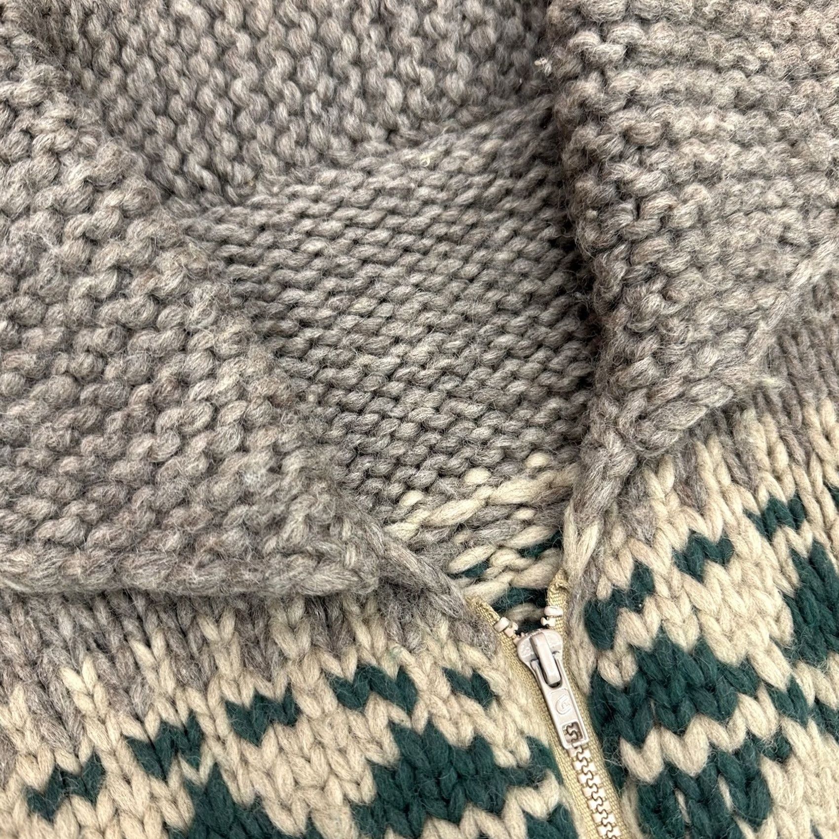 Vintage VINTAGE Green Gray Hand Knit Cowichan Zip Thick Knit Sweater M/L Men Size US M / EU 48-50 / 2 - 2 Thumbnail