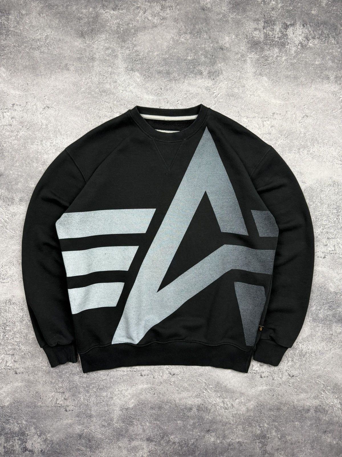 Alpha Industries Vintage Alpha Industries Big Logo Black Sweatshirt Size XL Size US XL / EU 56 / 4 - 1 Thumbnail