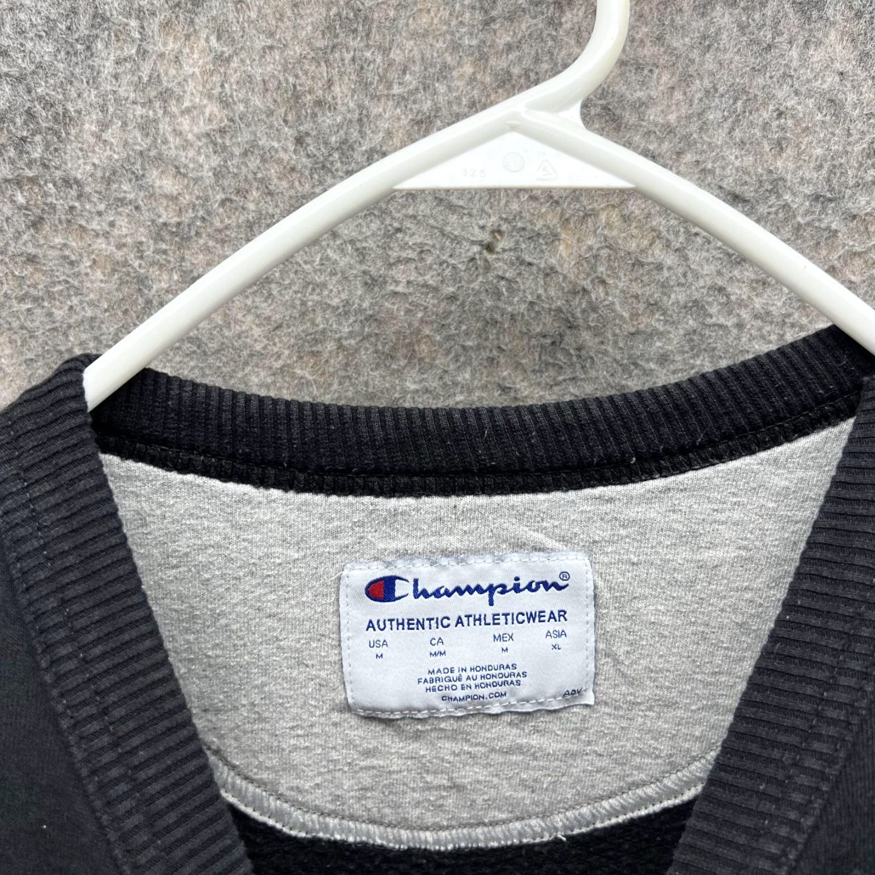 Champion VINTAGE Champion Sweater Men Medium Black Sweatshirt Pullover Crewneck Fleece Logo All Seasons Size US M / EU 48-50 / 2 - 5 Thumbnail