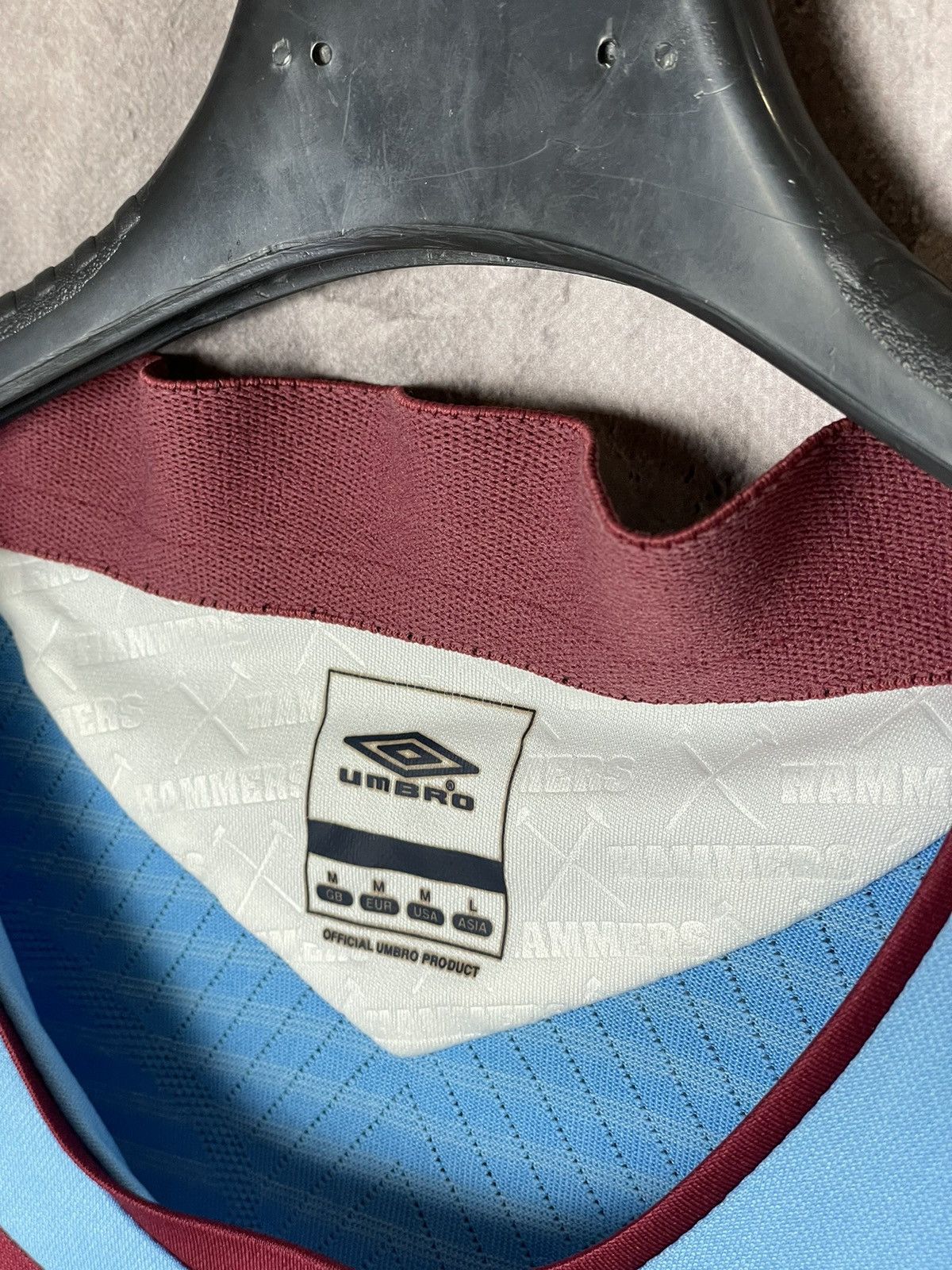 Other × Umbro WEST HAM UNITED 2016 AWAY FOOTBALL SHIRT Soccer JERSEY UMBRO Size US M / EU 48-50 / 2 - 8 Thumbnail