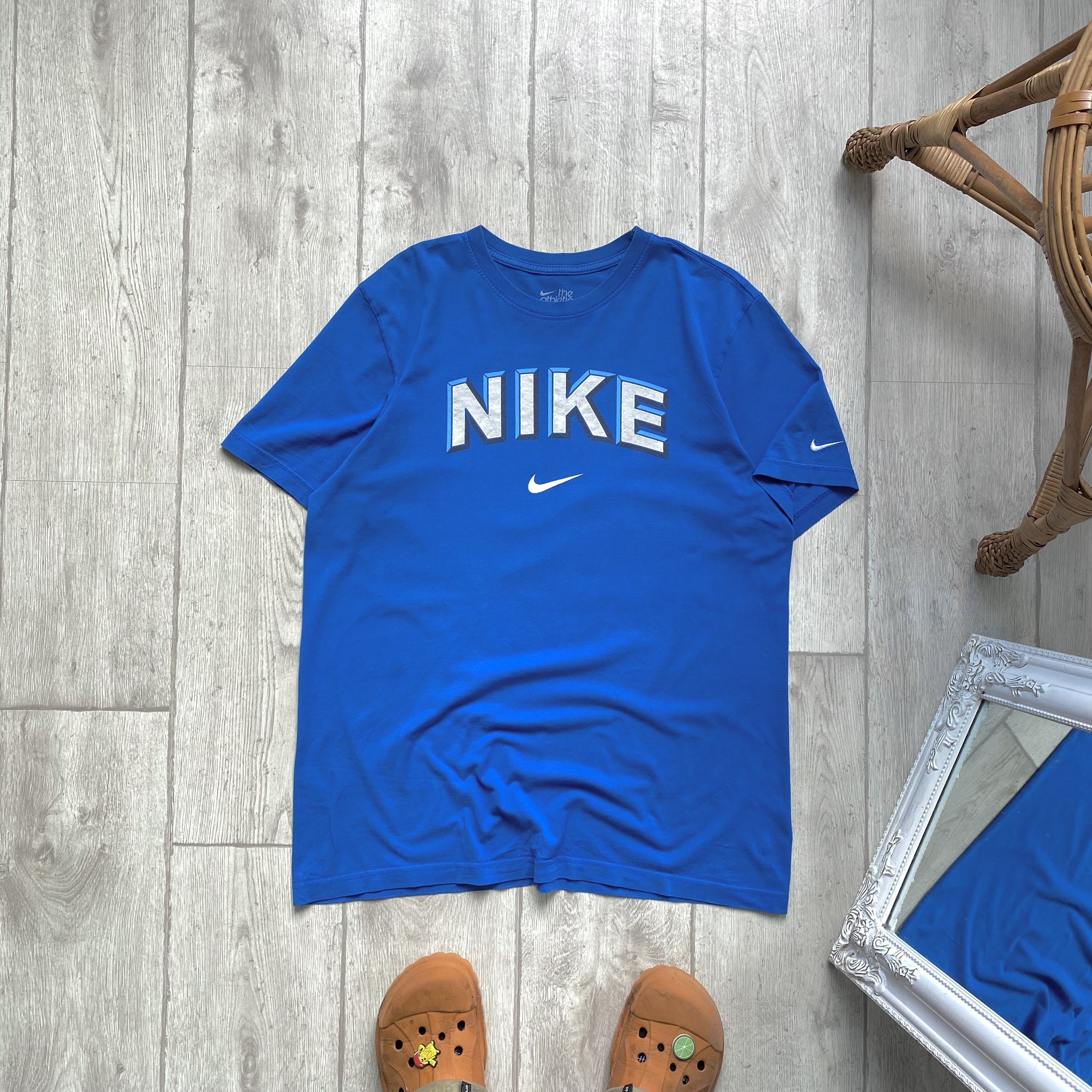 Nike 💙 Vintage 00s Nike Center Logo Metallic tee mini swoosh Size US L / EU 52-54 / 3 - 1 Thumbnail