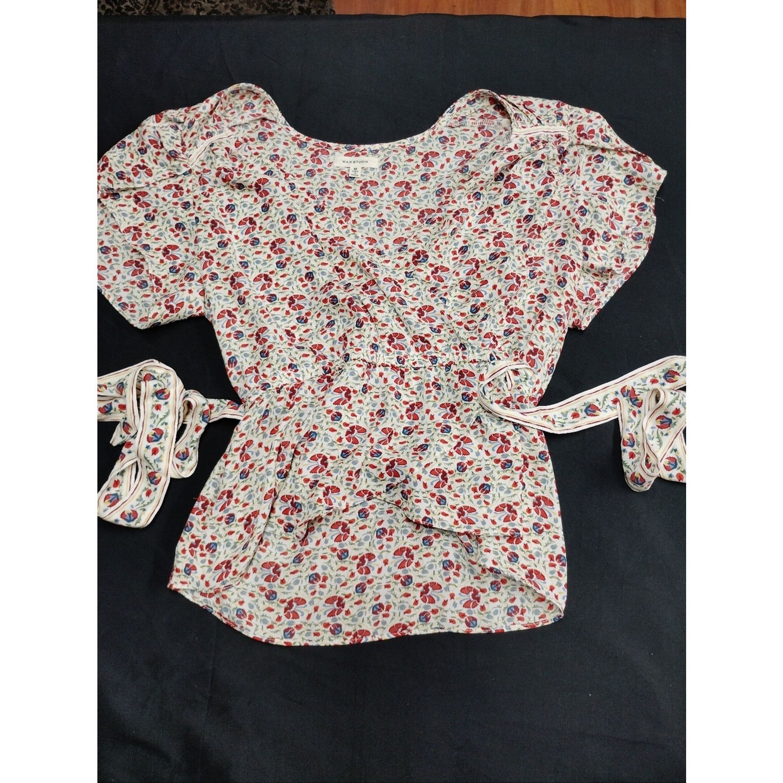 MAX&Co. Max Studio Button Floral Tie-Waist Blouse in Cream and Red Size M / US 6-8 / IT 42-44 - 2 Thumbnail