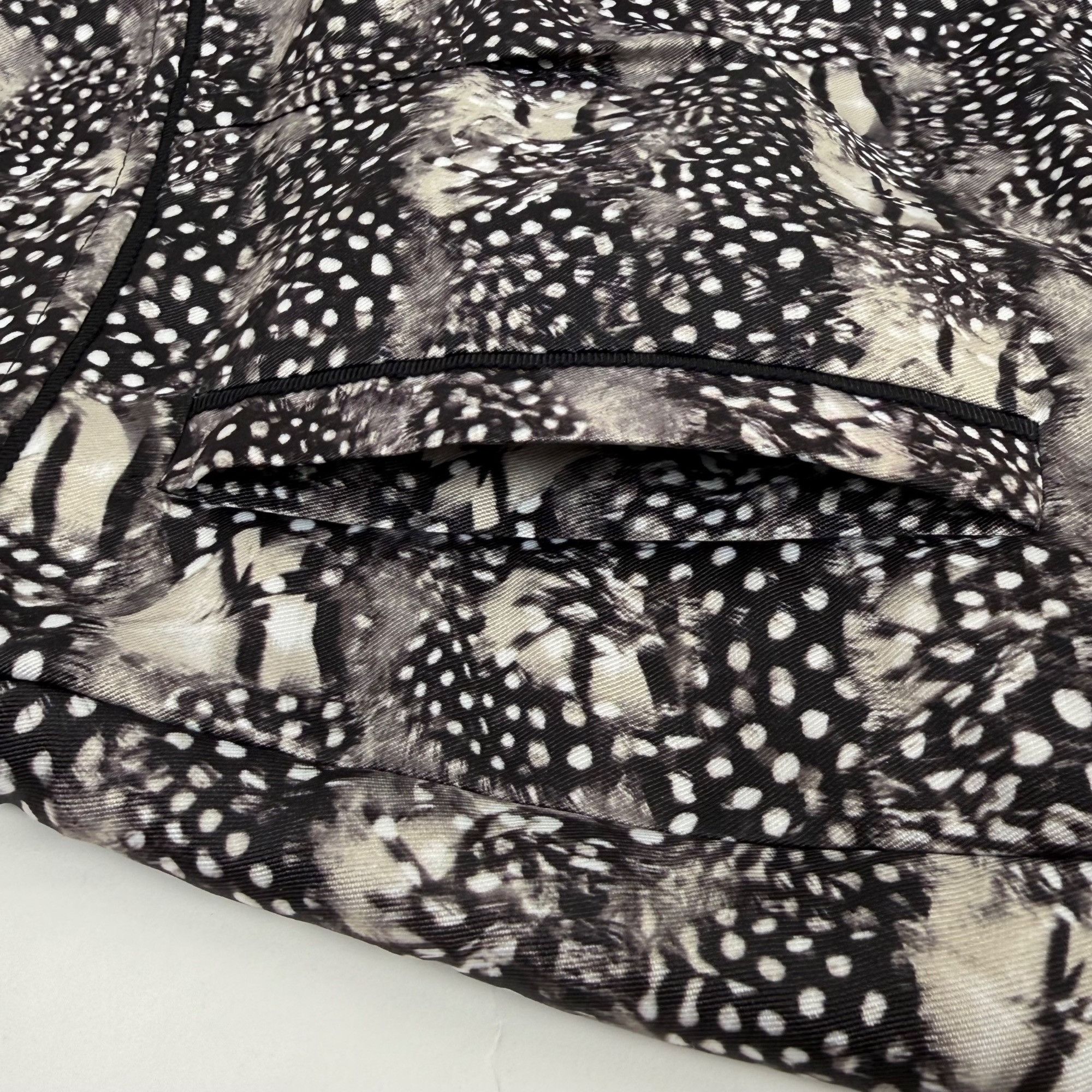 J.Crew J.Crew Black & Cream Feather Print Mini Skirt w/Pockets Size Size 28" / US 6 / IT 42 - 4 Thumbnail