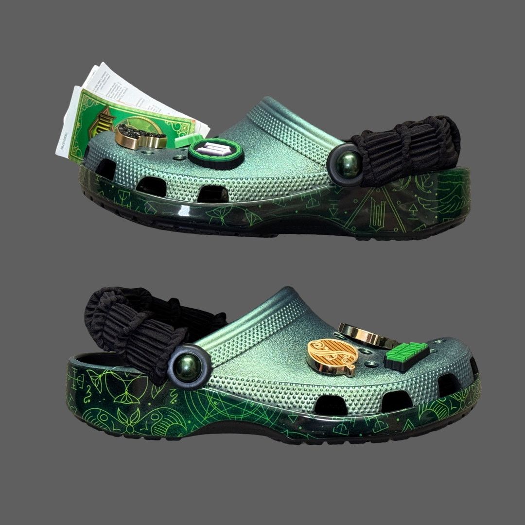 Crocs Crocs x Wicked Elphaba Classic Clog Glow In The Dark M4 W6 Size US 5 / EU 37 - 4 Thumbnail