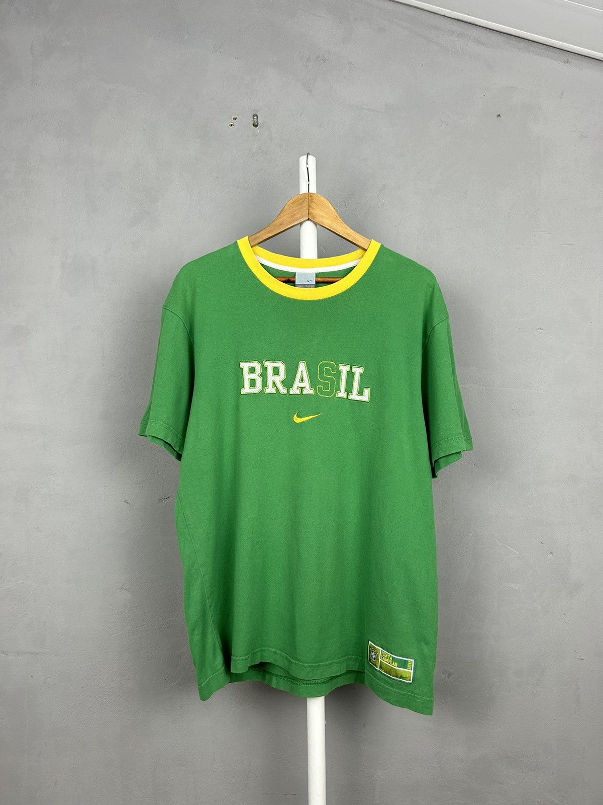 Nike Vintage Nike Brasil Football T-Shirt Green Size XL Size US XL / EU 56 / 4 - 1 Thumbnail