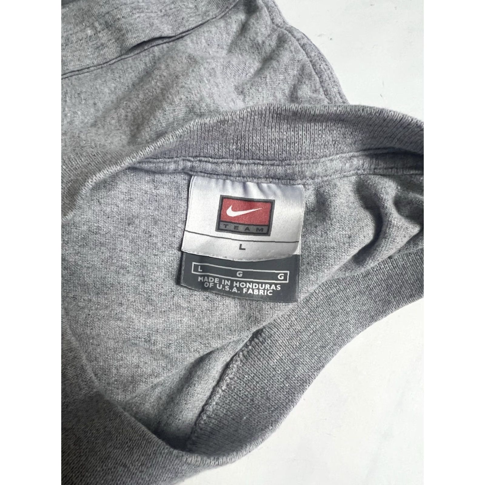 Nike VINTAGE Nike T-Shirt Mens Long Sleeve Crew Neck Gray Honolulu Marathon 2005 Running USA Graphic Print Logo Size L Size US L / EU 52-54 / 3 - 6 Thumbnail