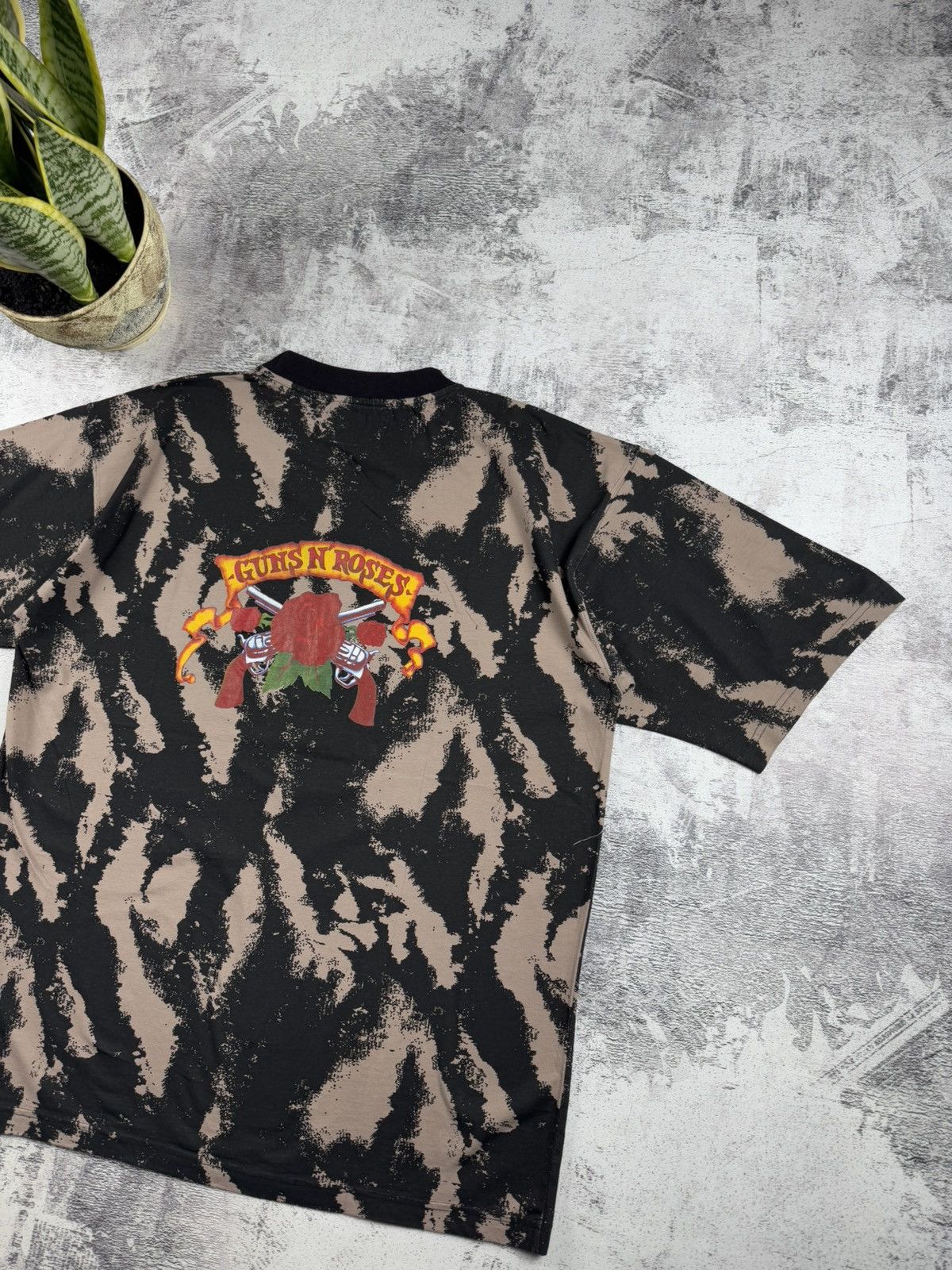 Band Tees RARE Vintage NEW Guns N Roses 1993 Rap Tie Dye T Shirt Tee Size US L / EU 52-54 / 3 - 17 Thumbnail